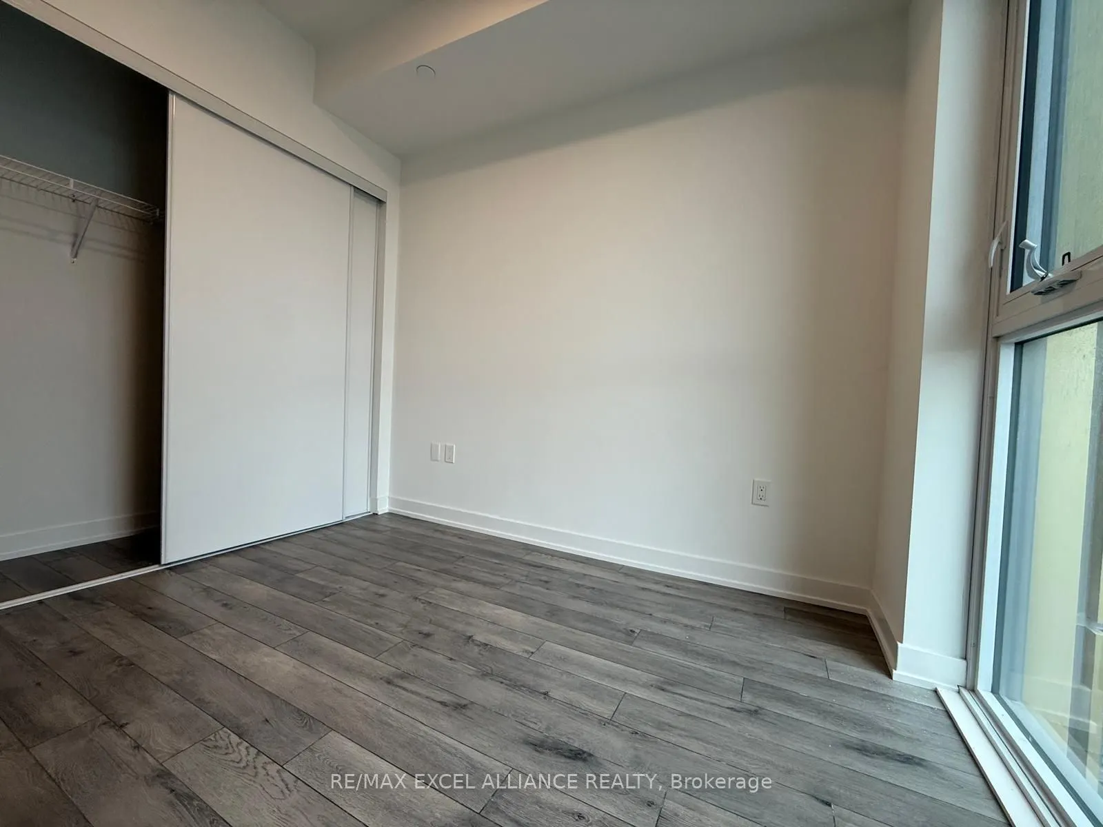 1005 Dundas Street E, #801