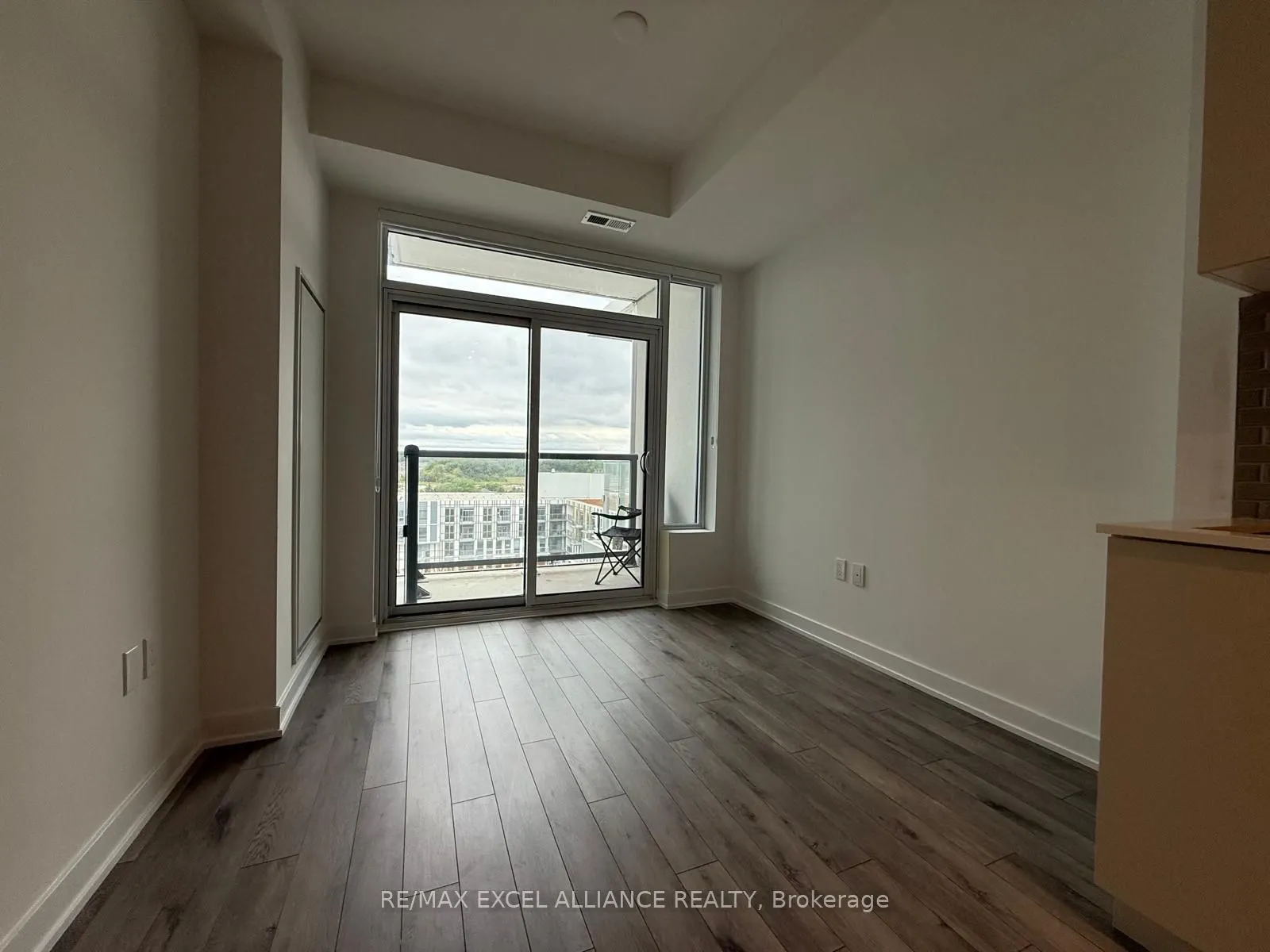 1005 Dundas Street E, #801
