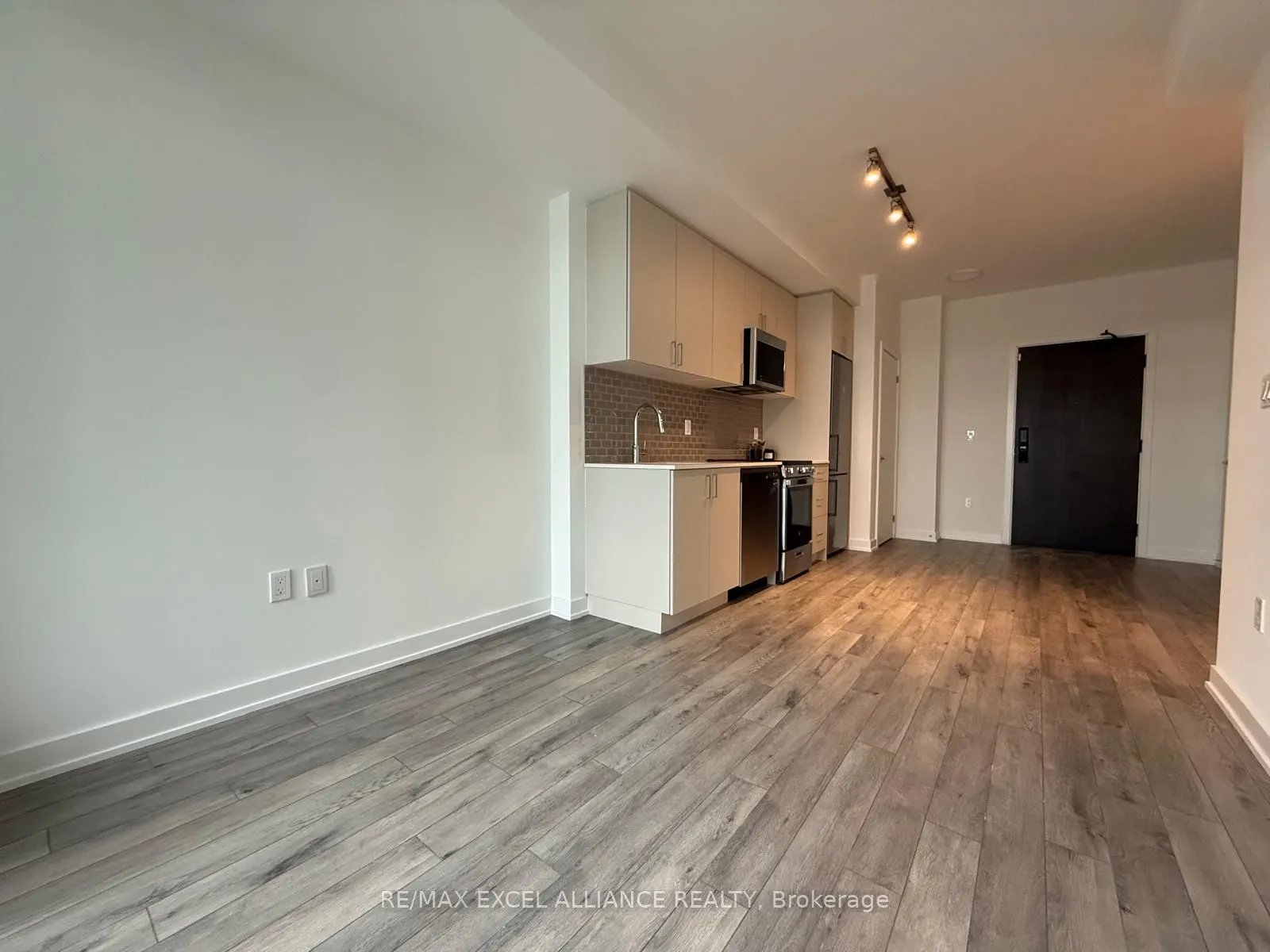 1005 Dundas Street E, #801