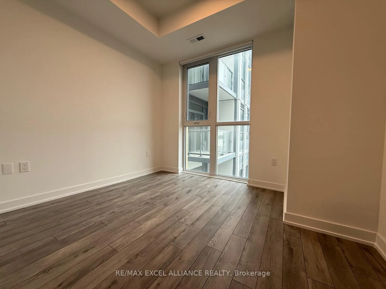 1005 Dundas Street E, #801