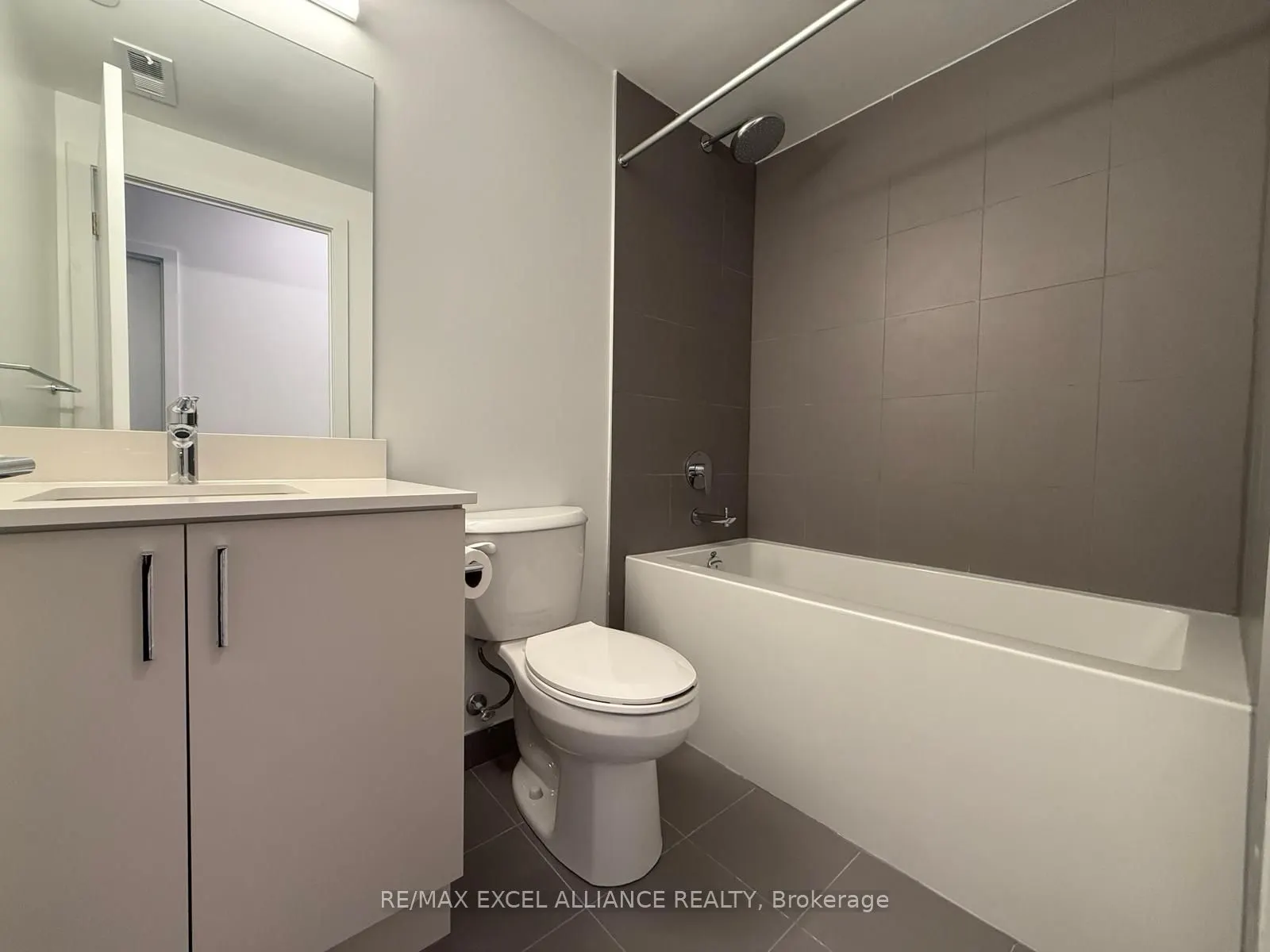 1005 Dundas Street E, #801