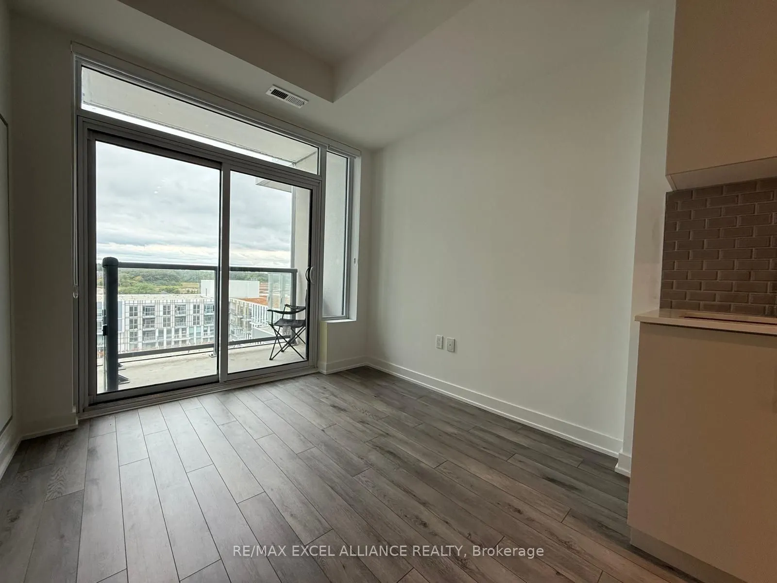 1005 Dundas Street E, #801