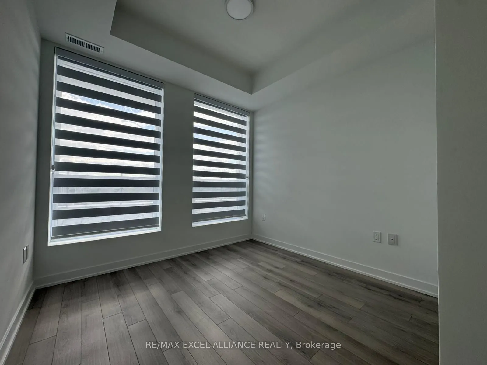 1005 Dundas Street E, #817