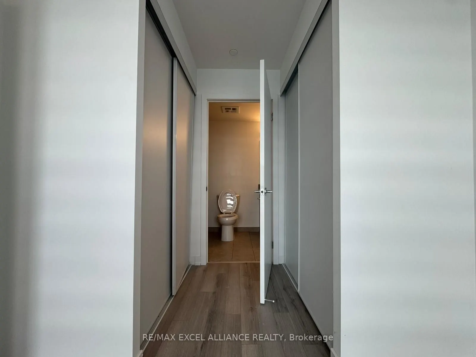 1005 Dundas Street E, #817