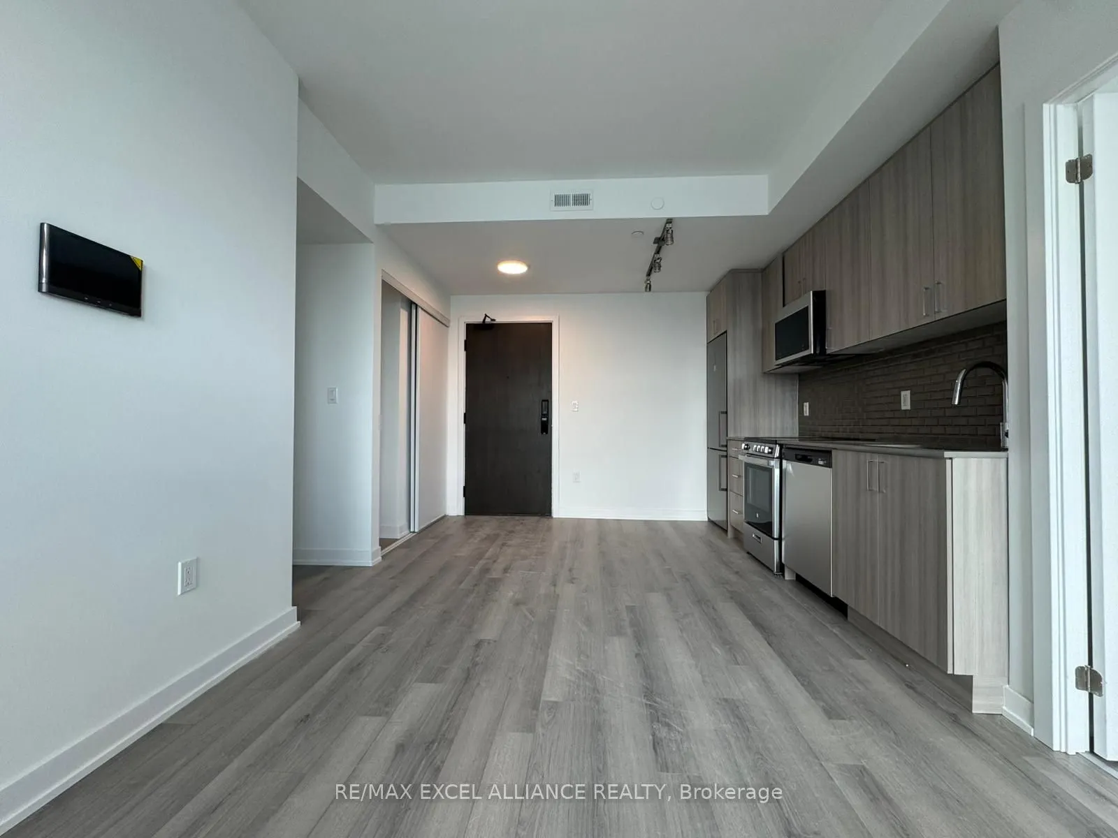 1005 Dundas Street E, #817