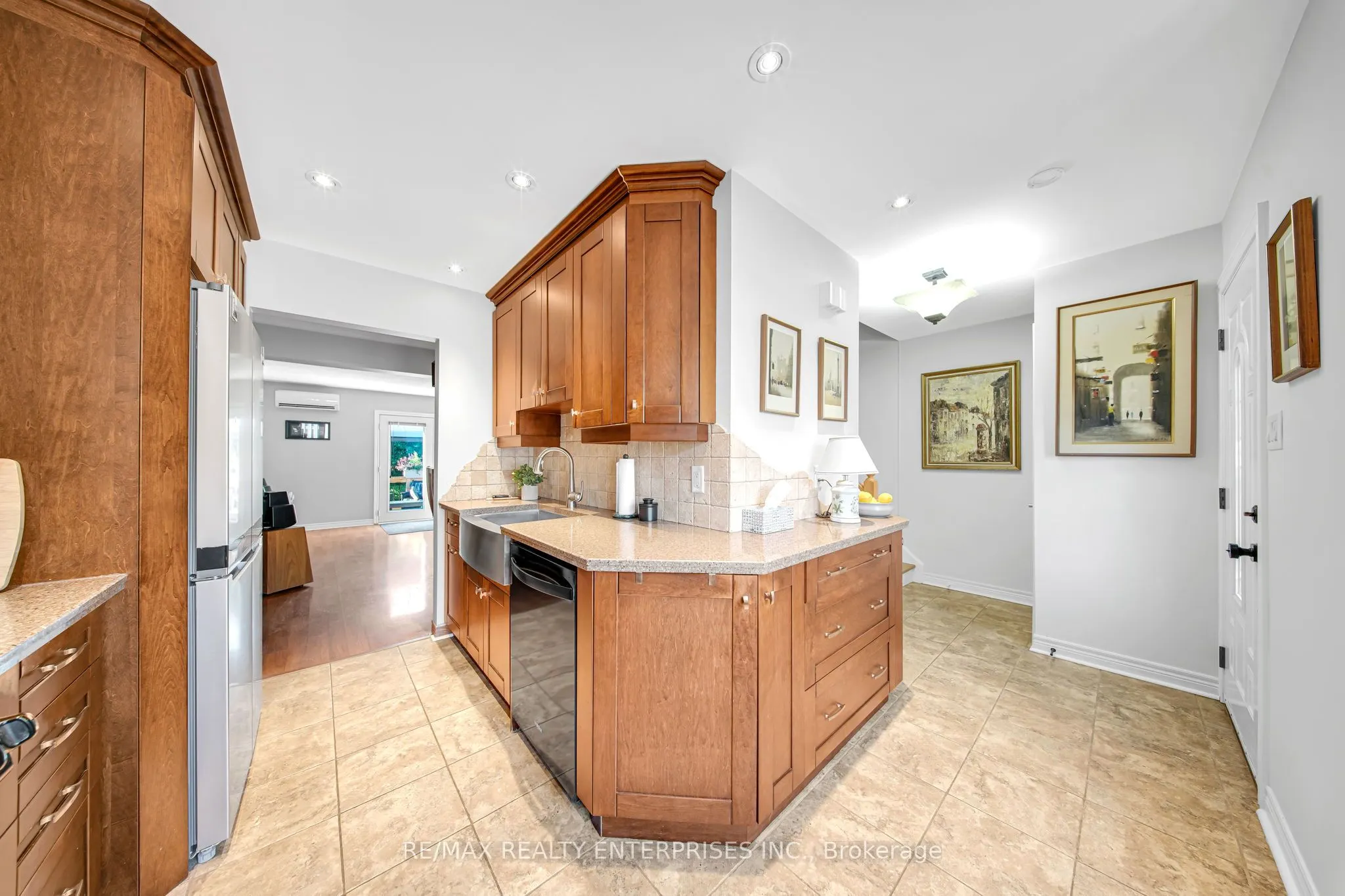 2056 Lakeshore Road W, #5