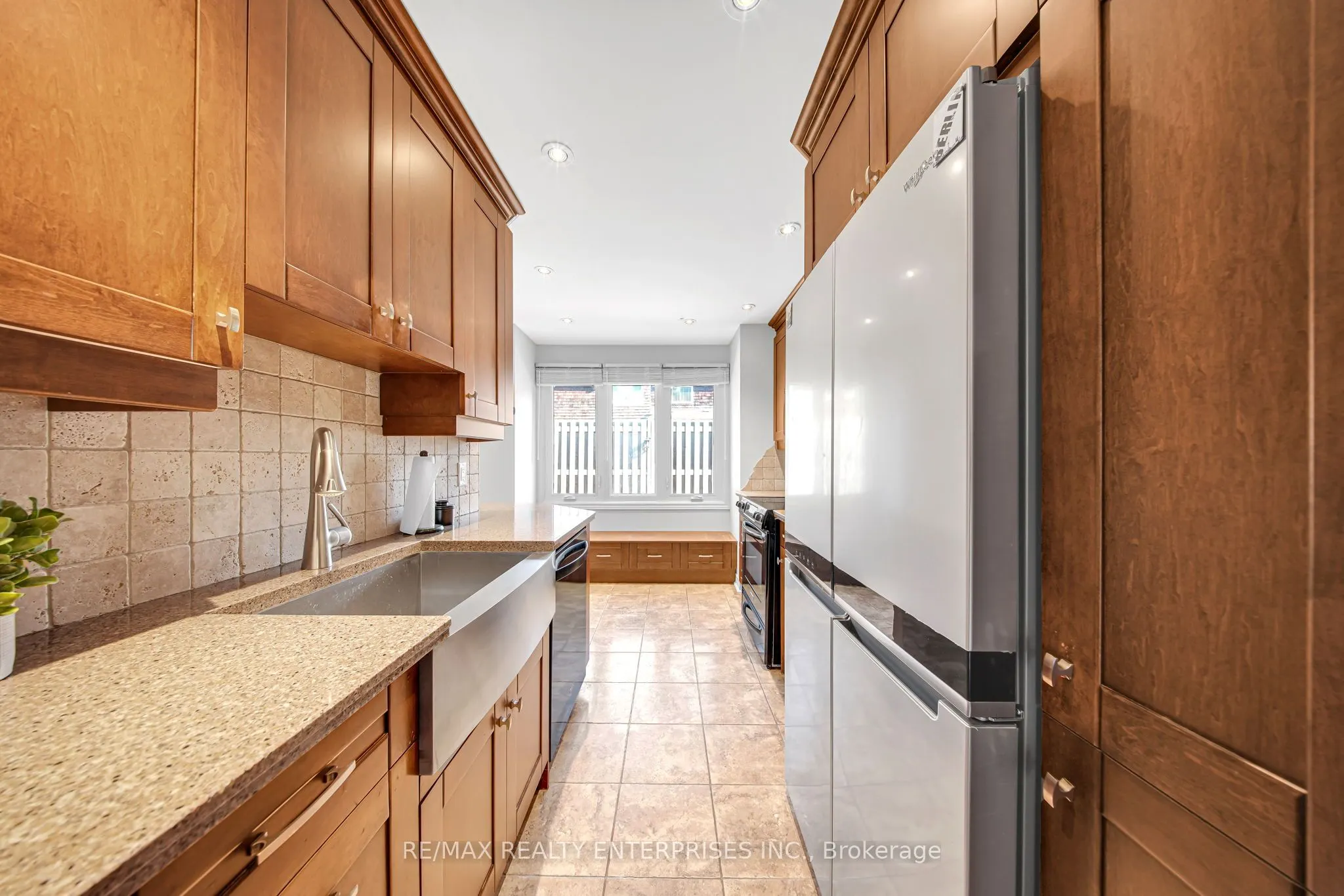 2056 Lakeshore Road W, #5