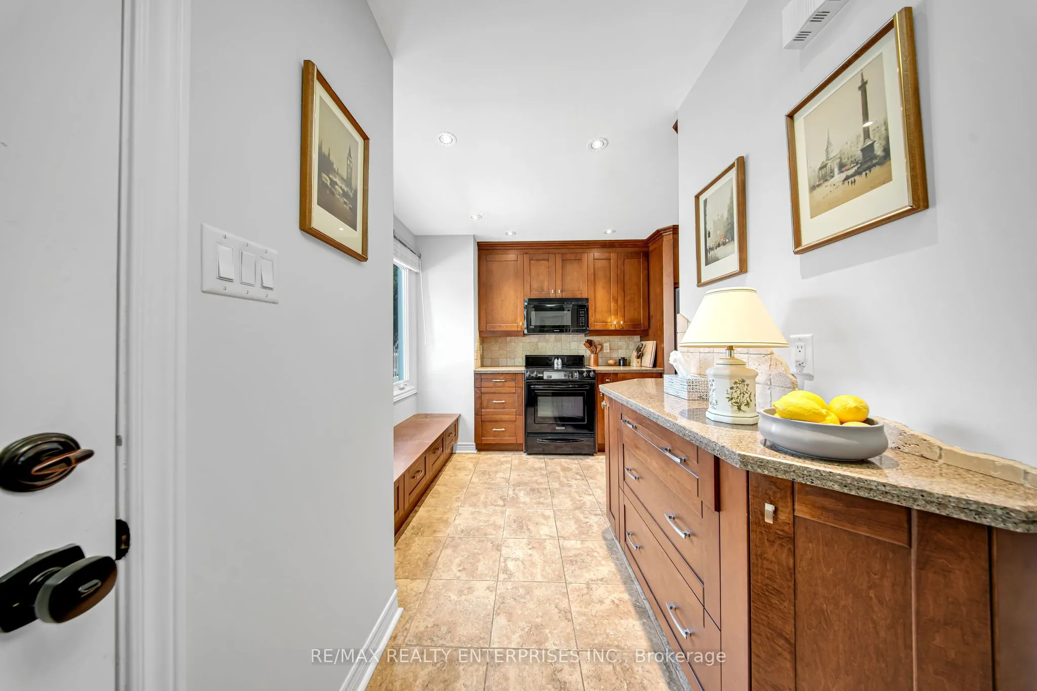 2056 Lakeshore Road W, #5