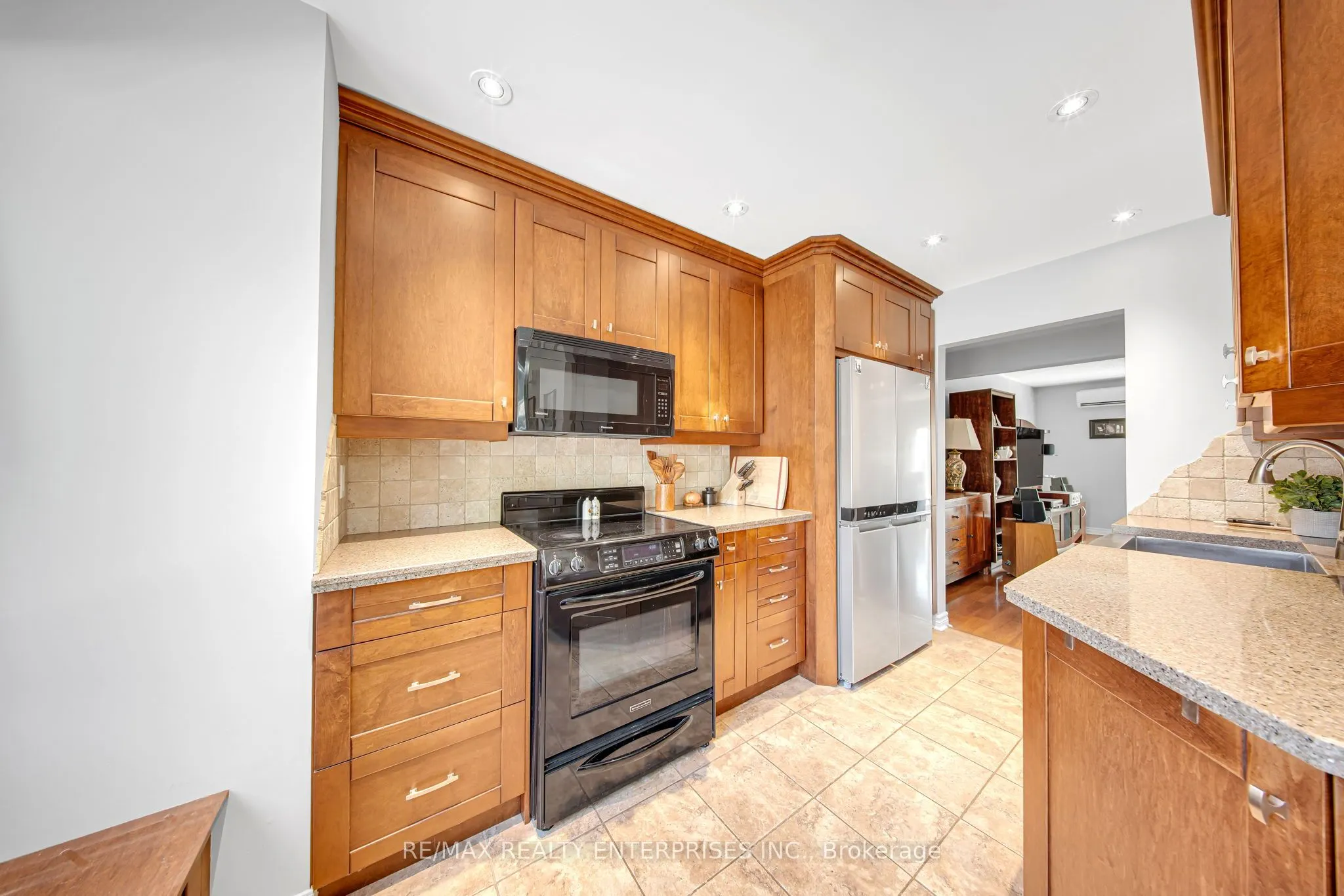 2056 Lakeshore Road W, #5