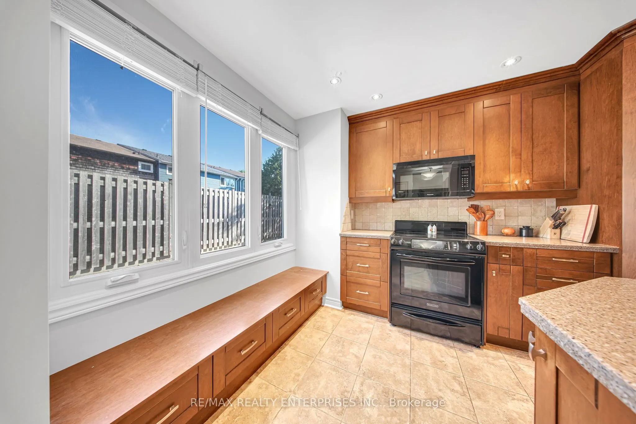 2056 Lakeshore Road W, #5