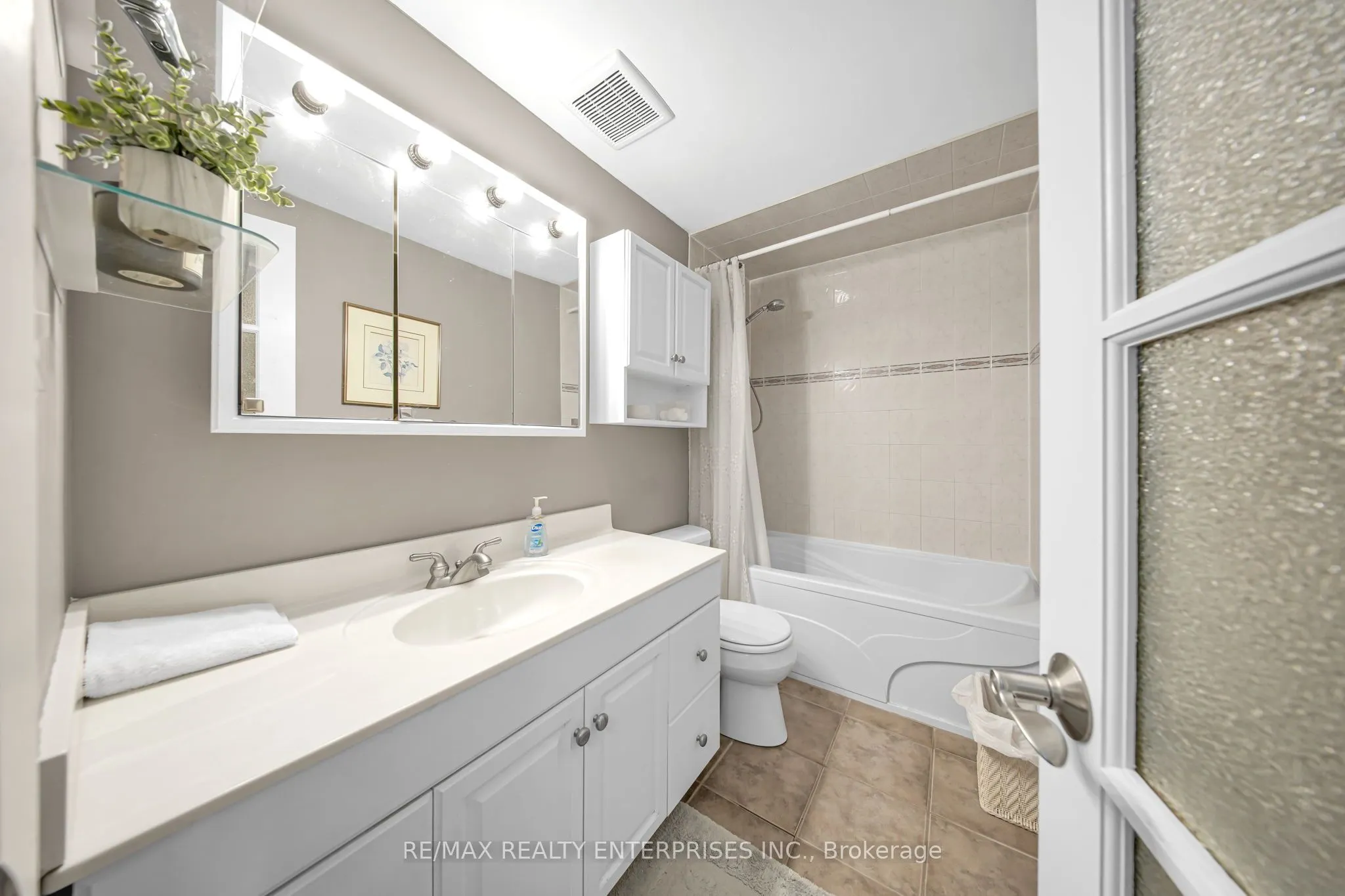 2056 Lakeshore Road W, #5