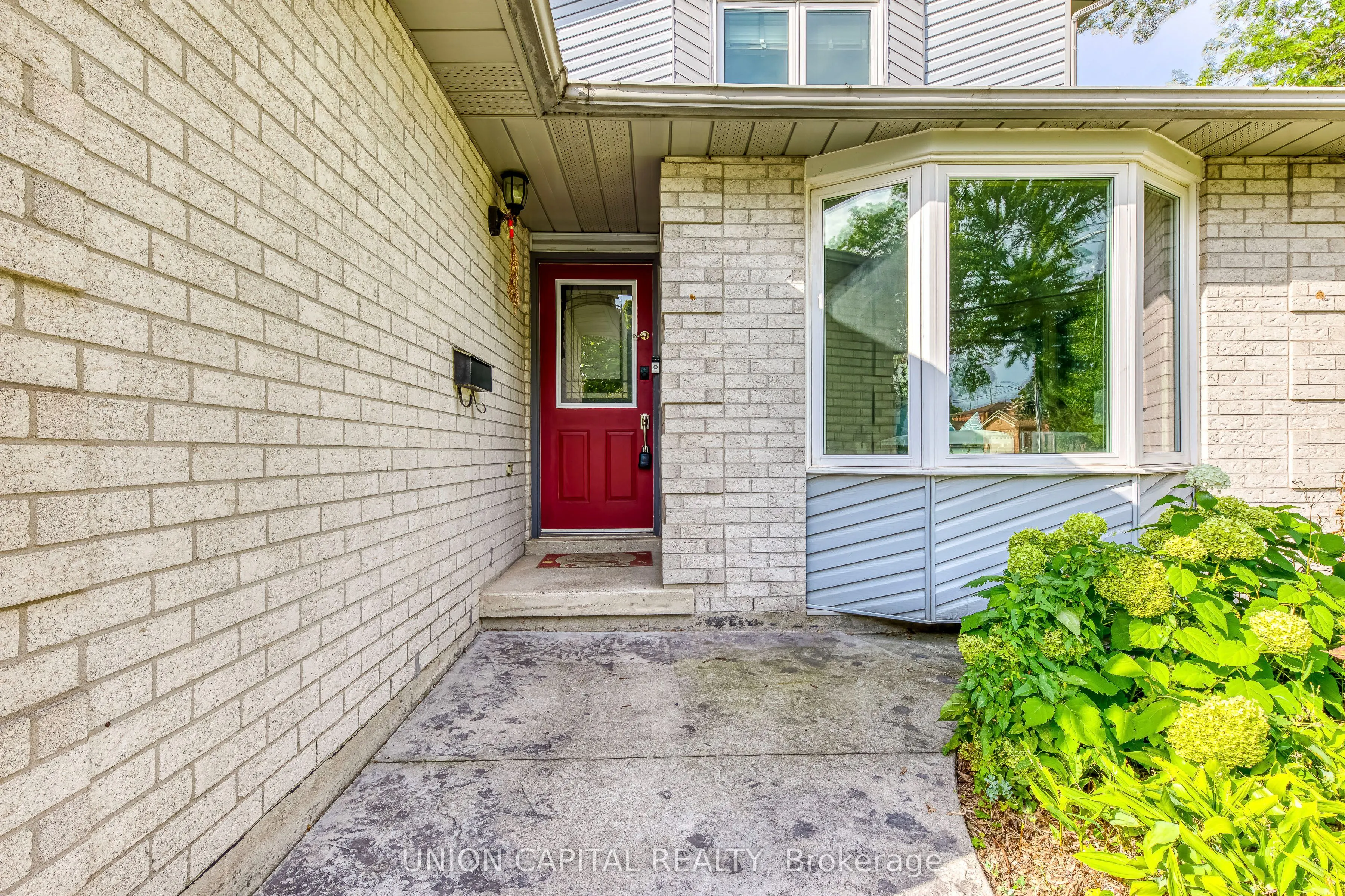 1060 Glendor Avenue