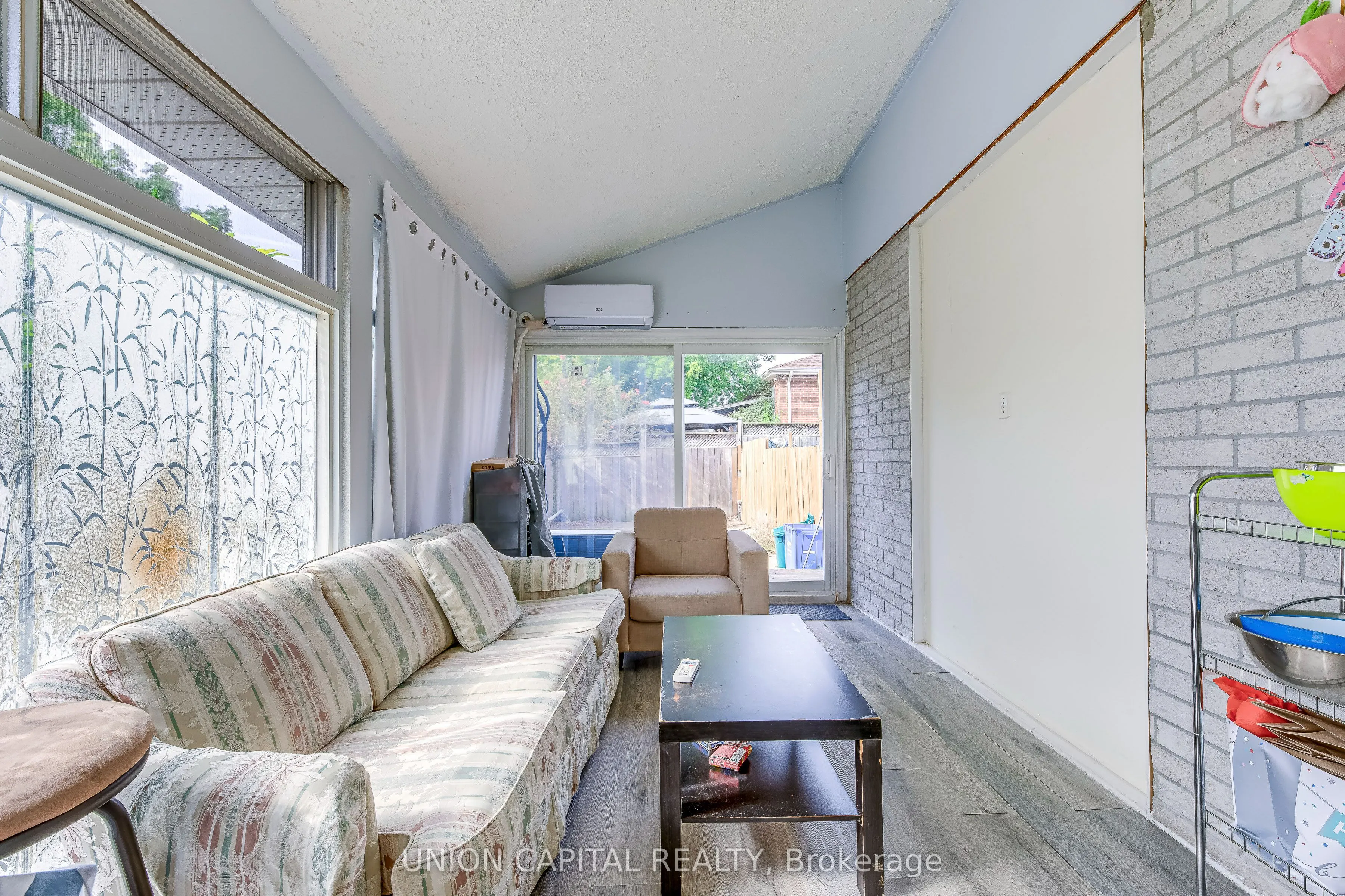 1060 Glendor Avenue