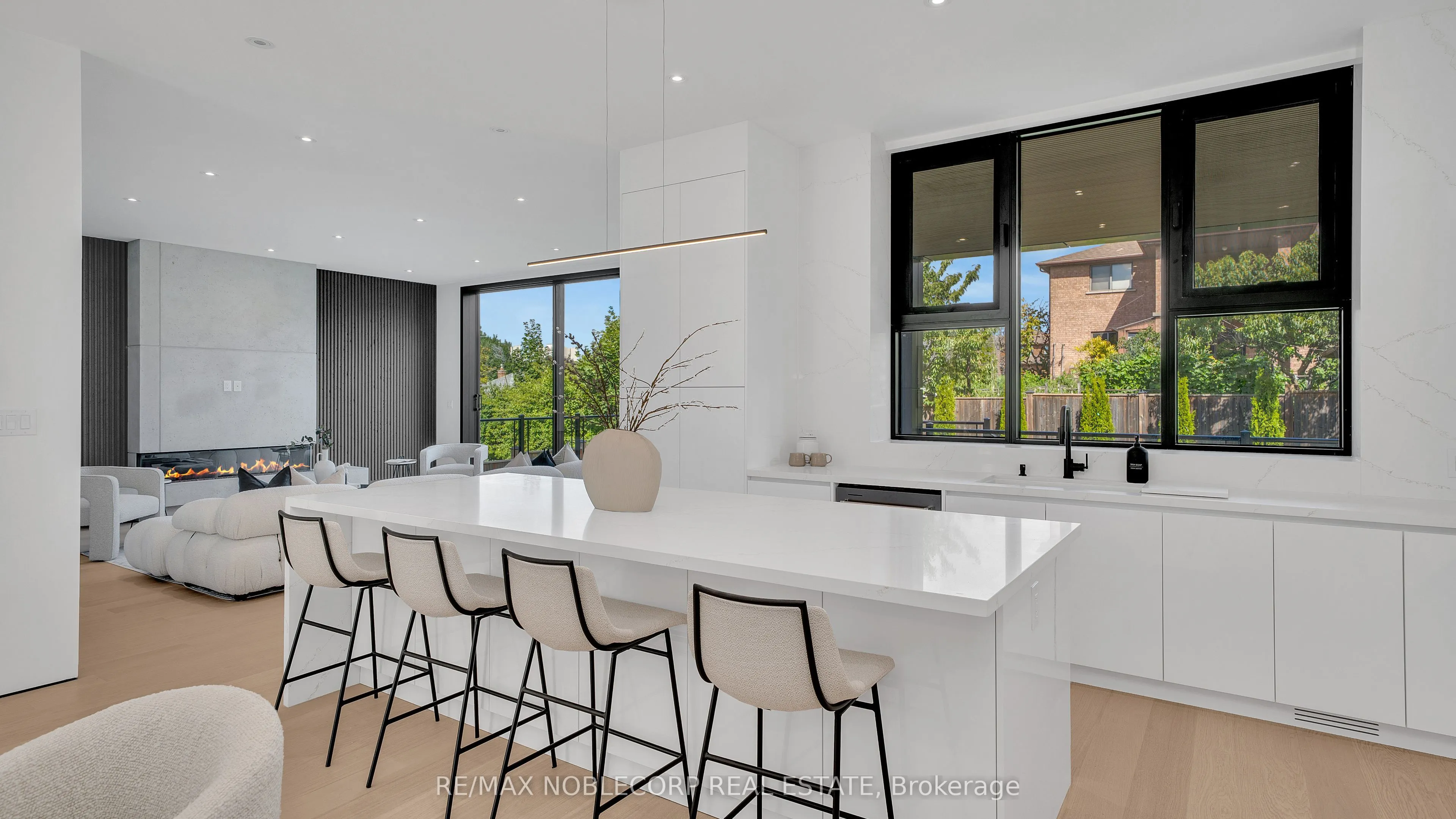 16 Deevale Road