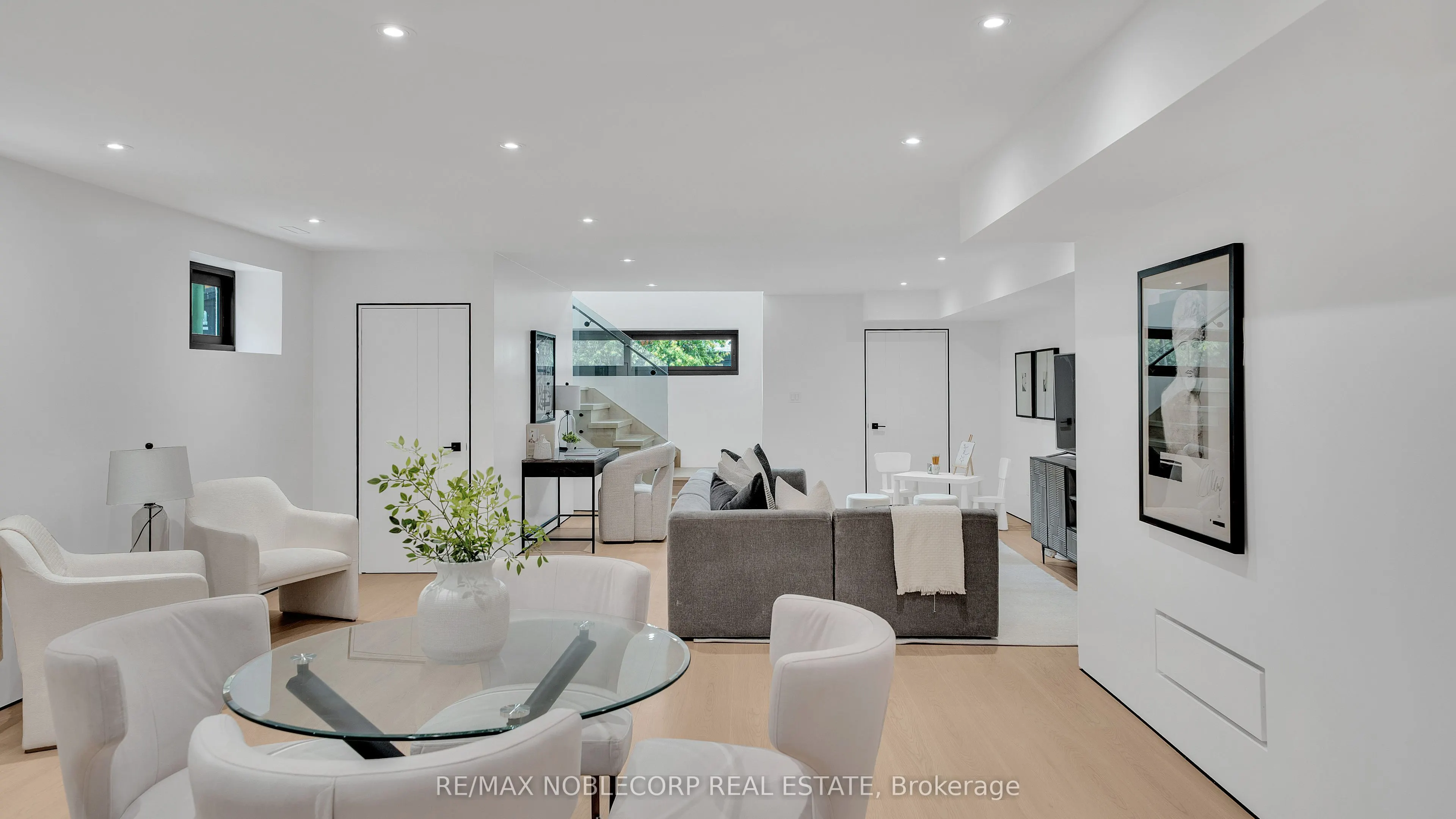 16 Deevale Road