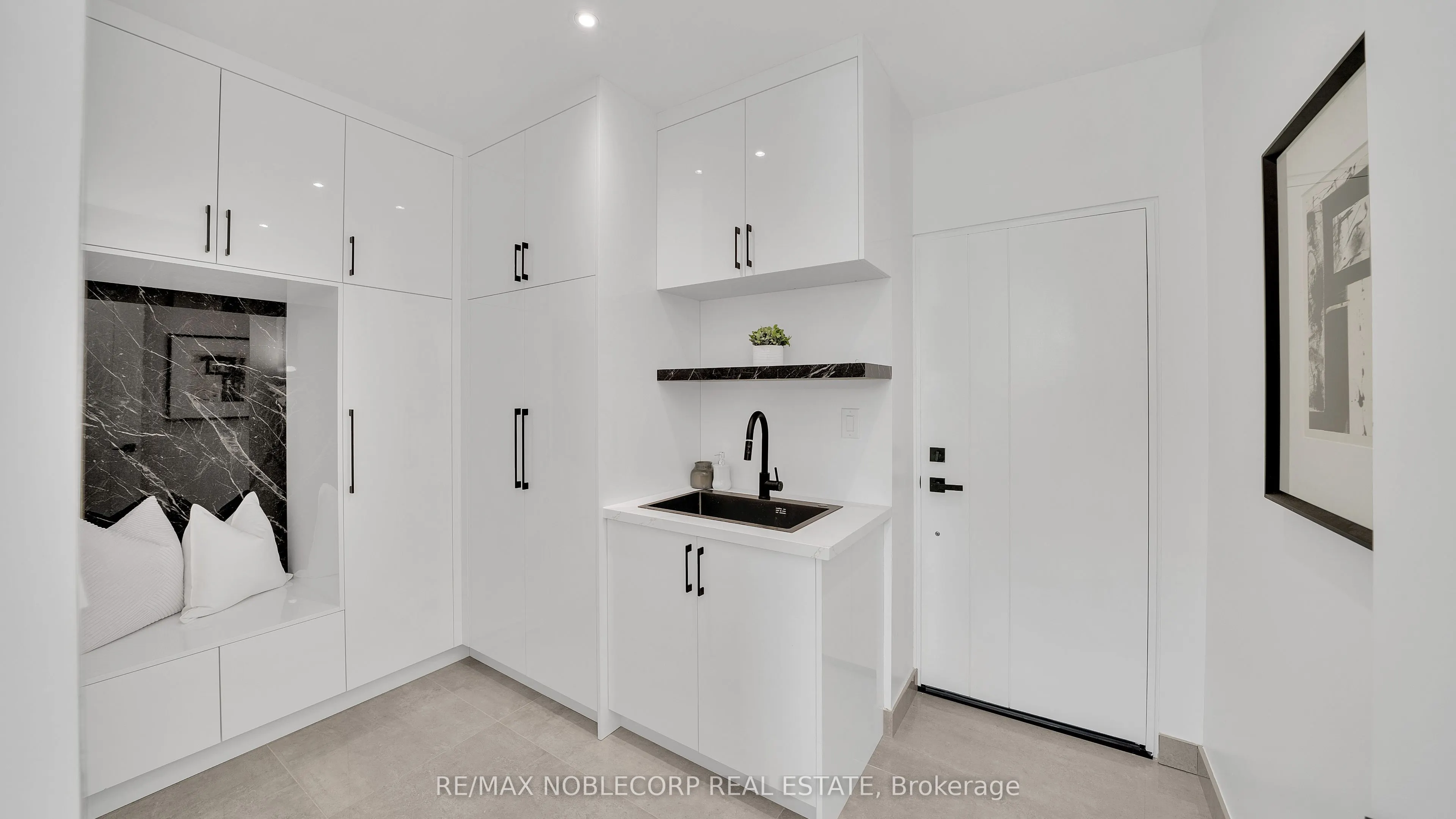 16 Deevale Road