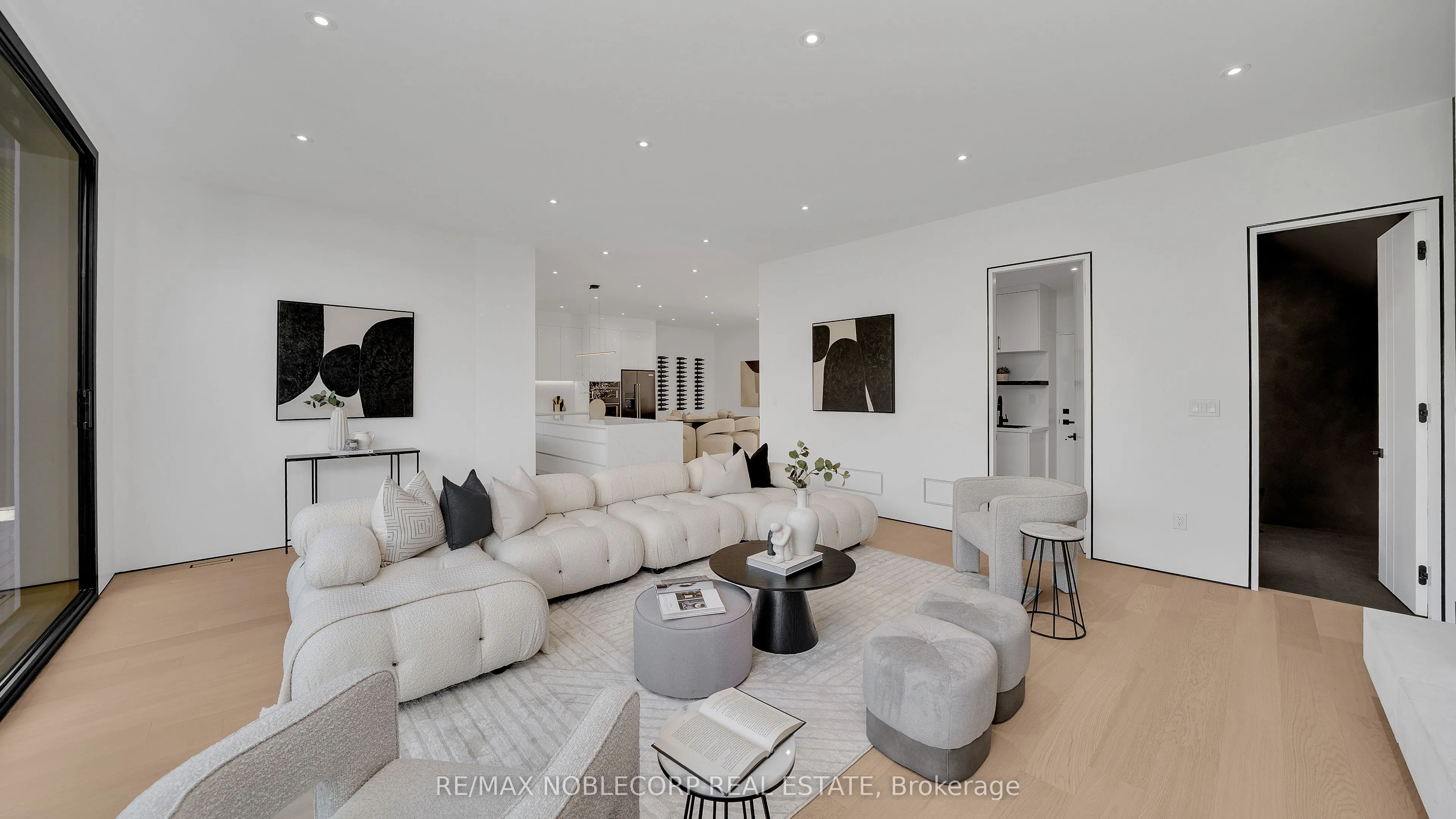 16 Deevale Road
