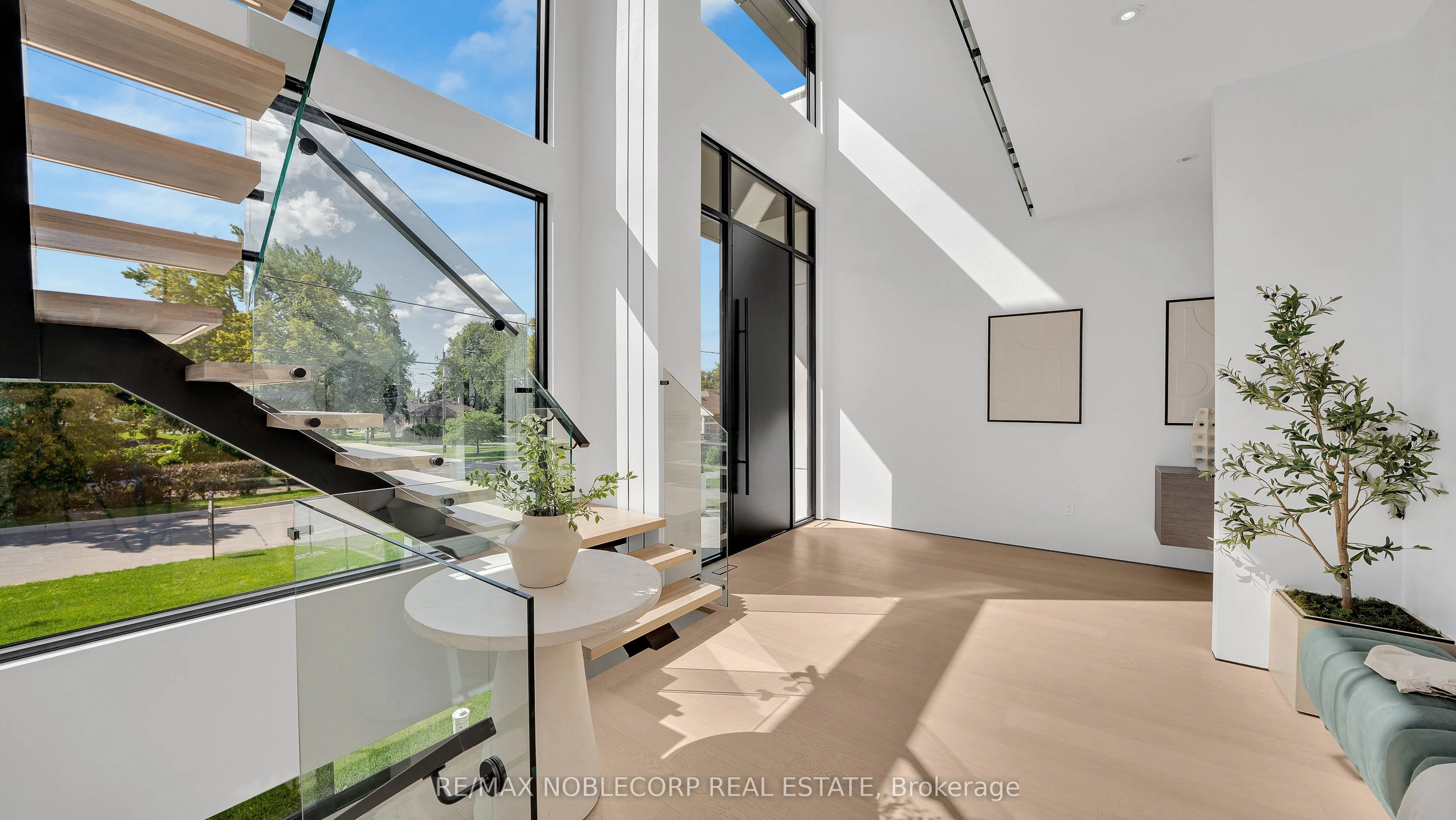 16 Deevale Road
