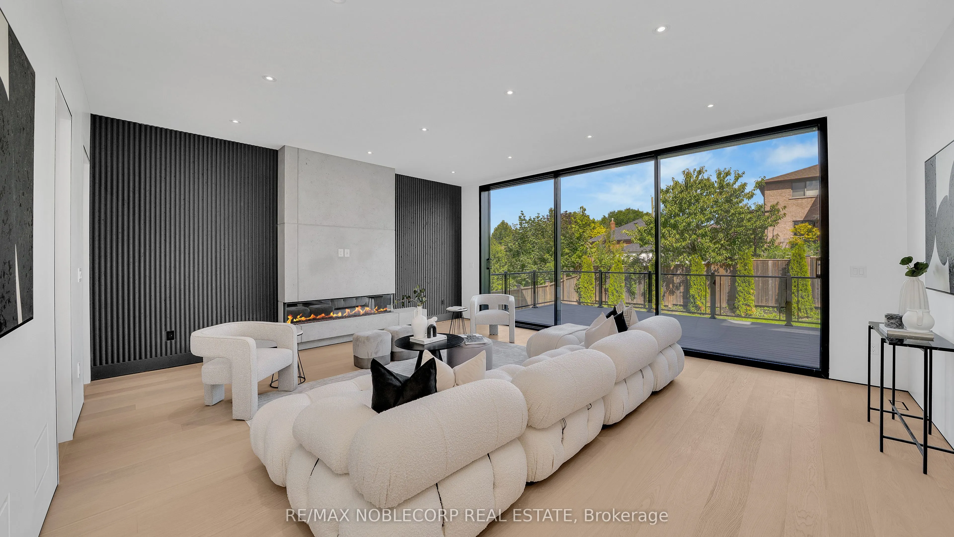 16 Deevale Road