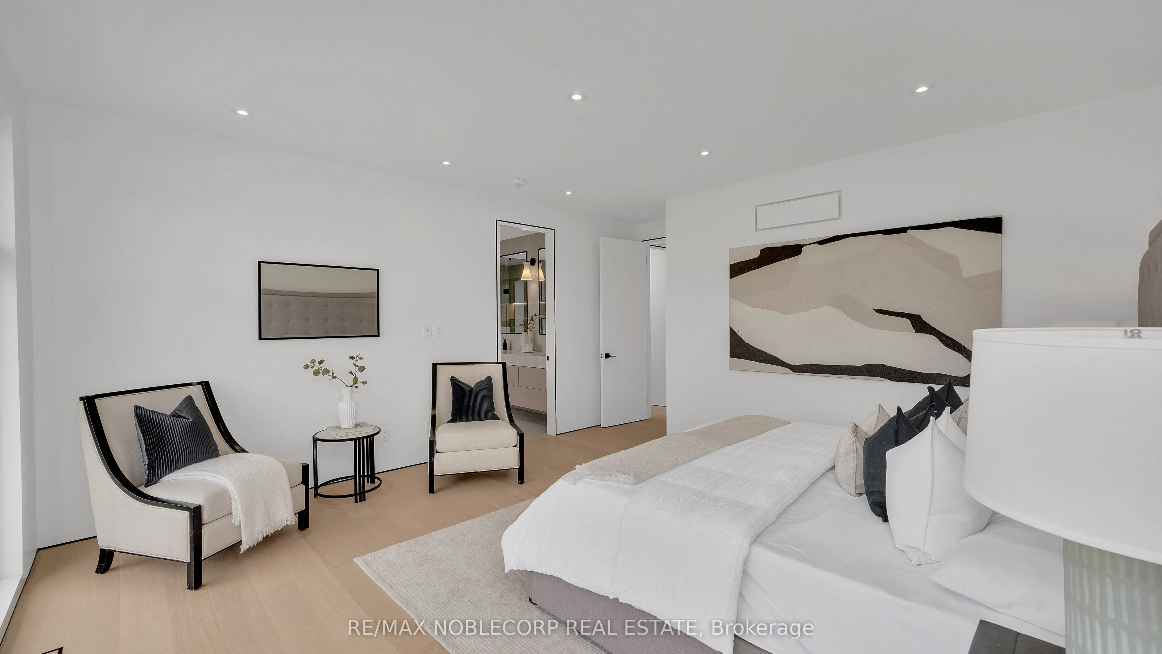 16 Deevale Road