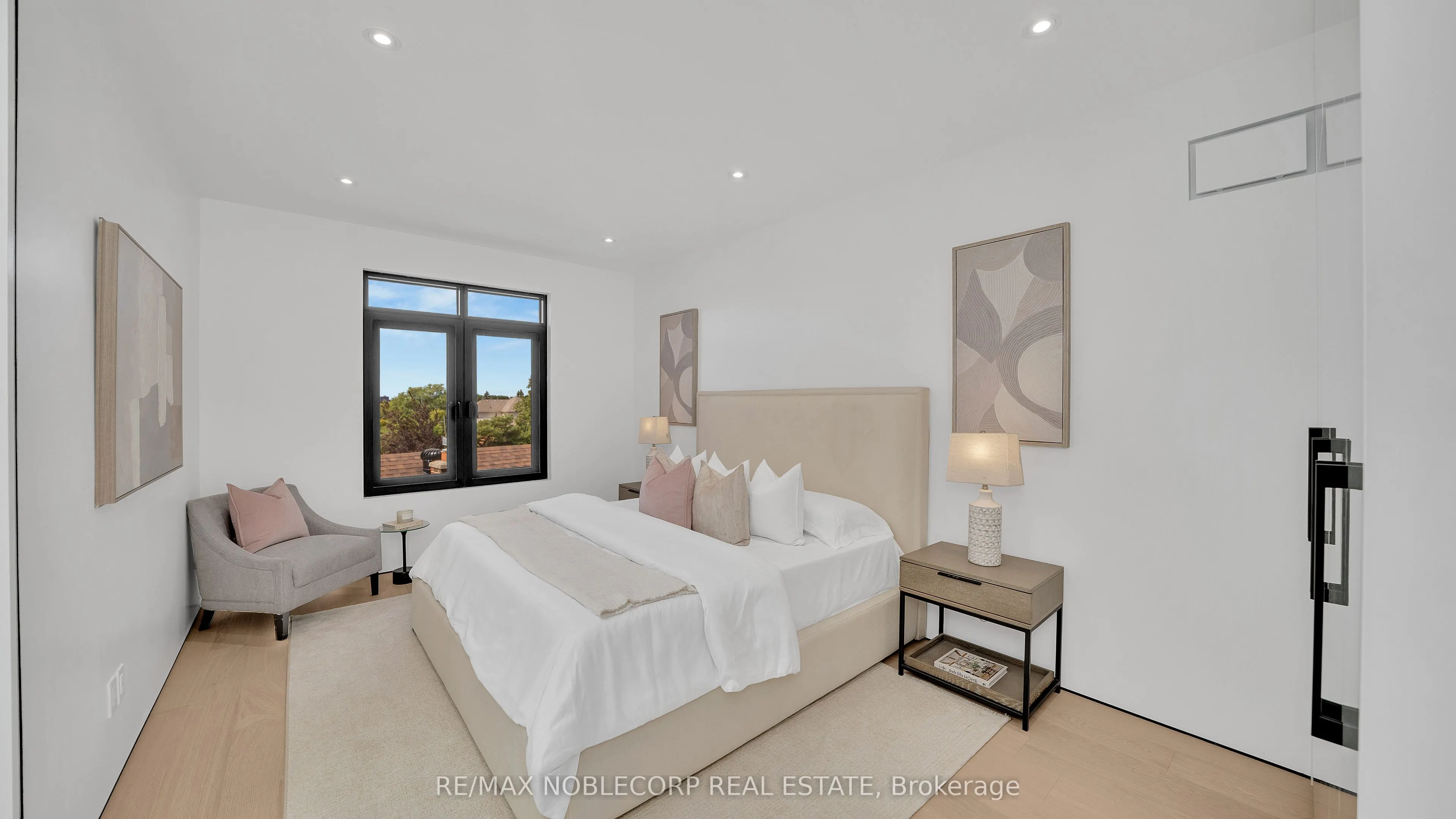 16 Deevale Road