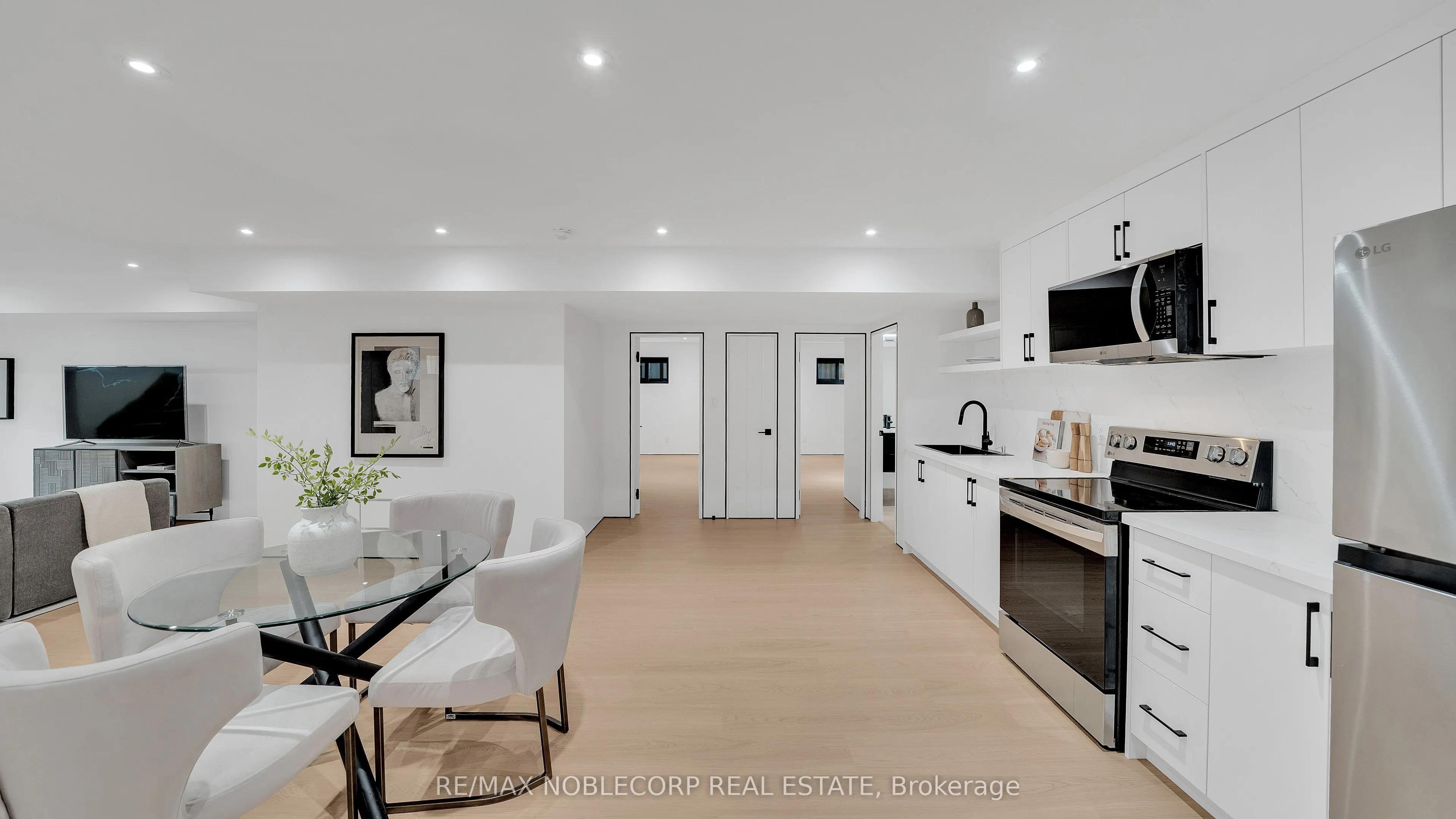 16 Deevale Road
