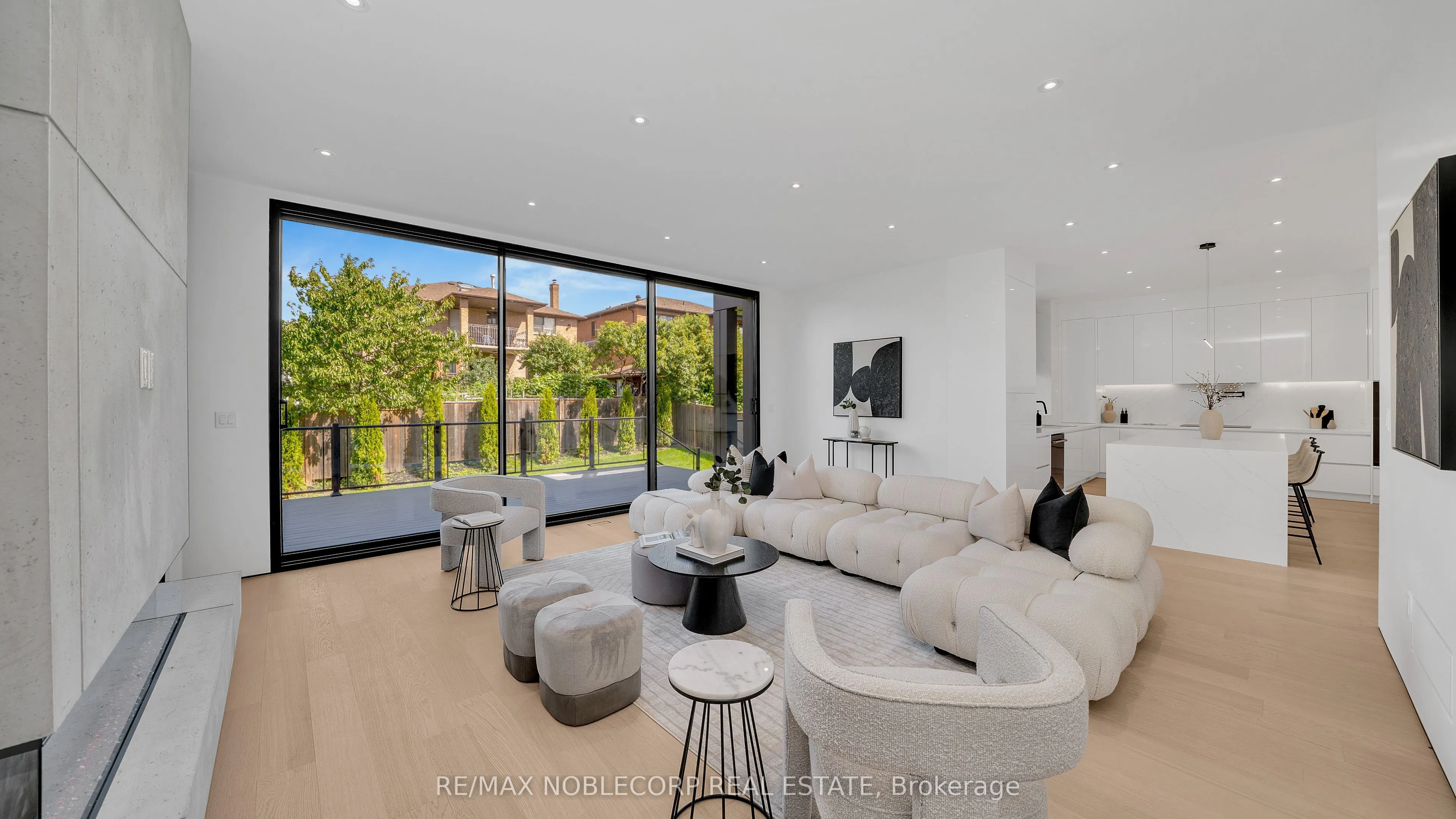 16 Deevale Road