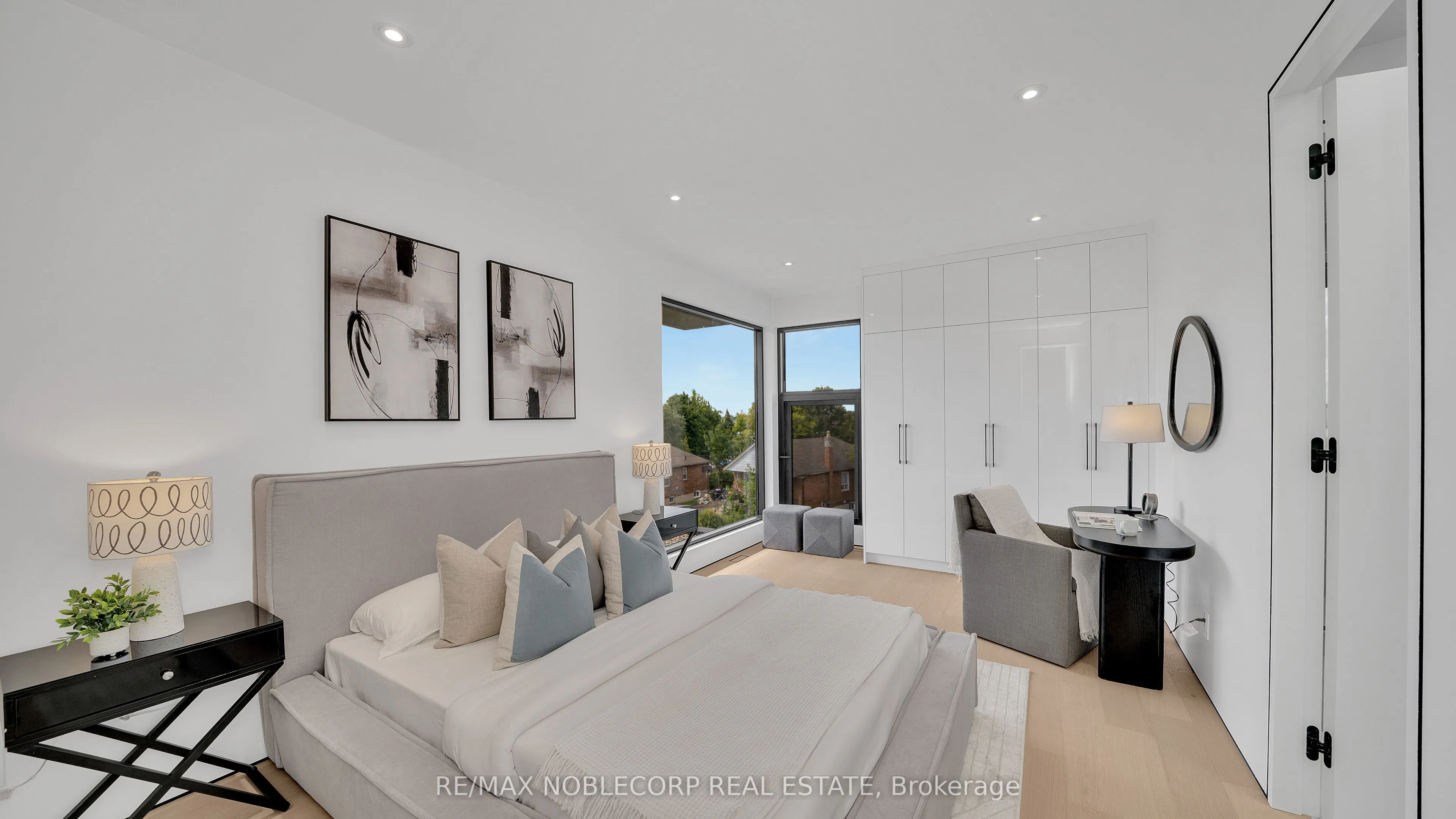 16 Deevale Road