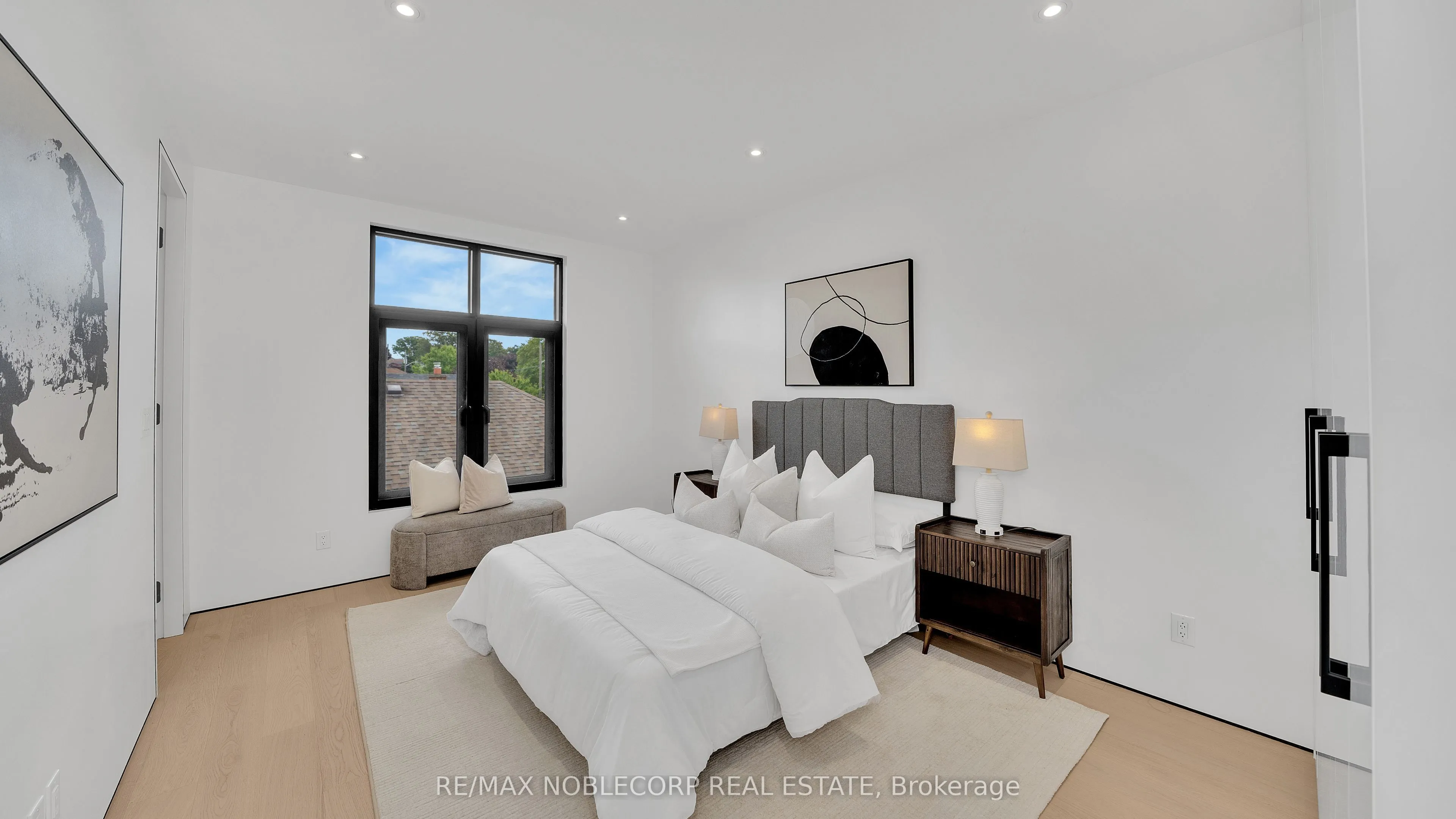 16 Deevale Road