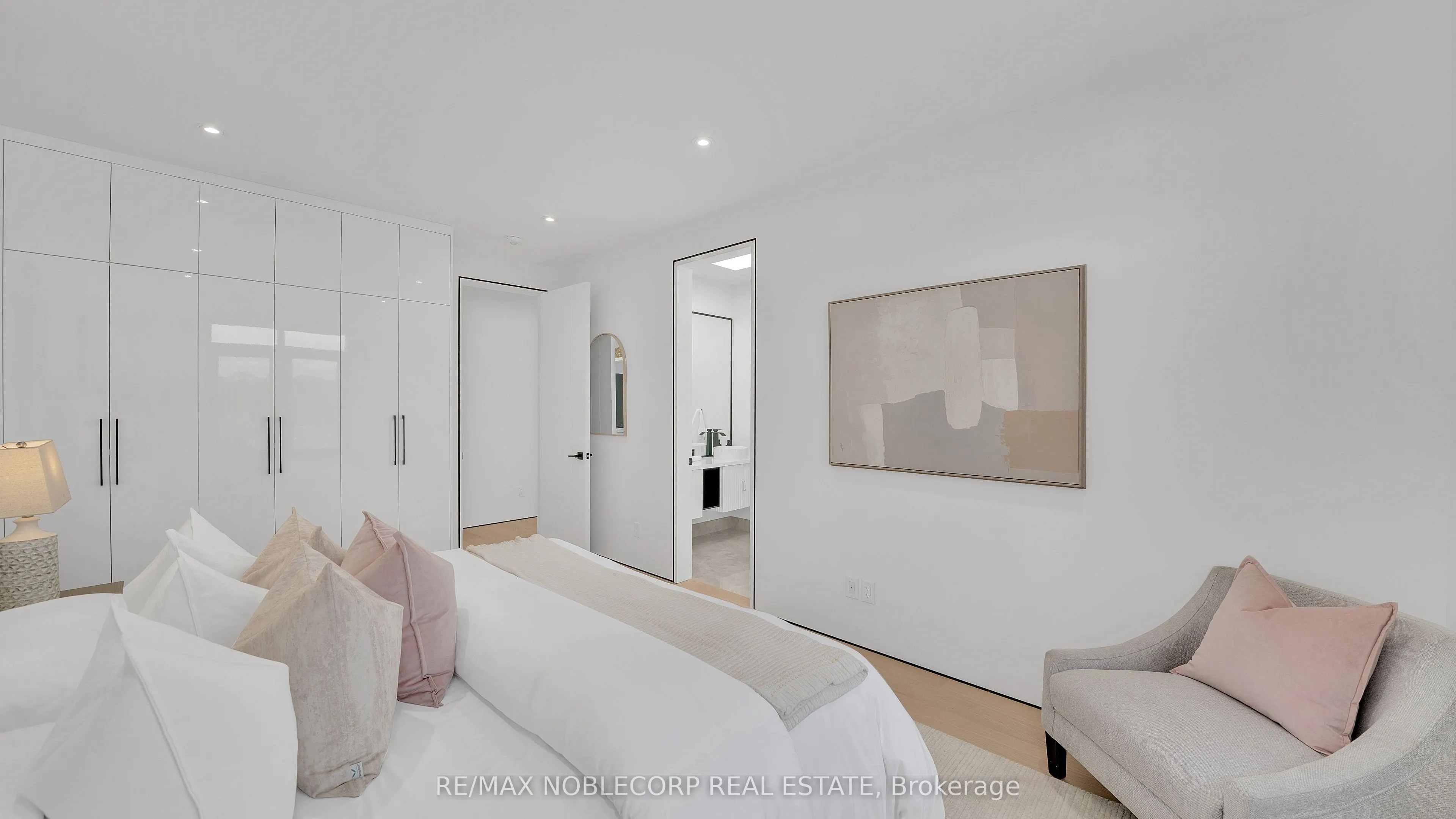 16 Deevale Road