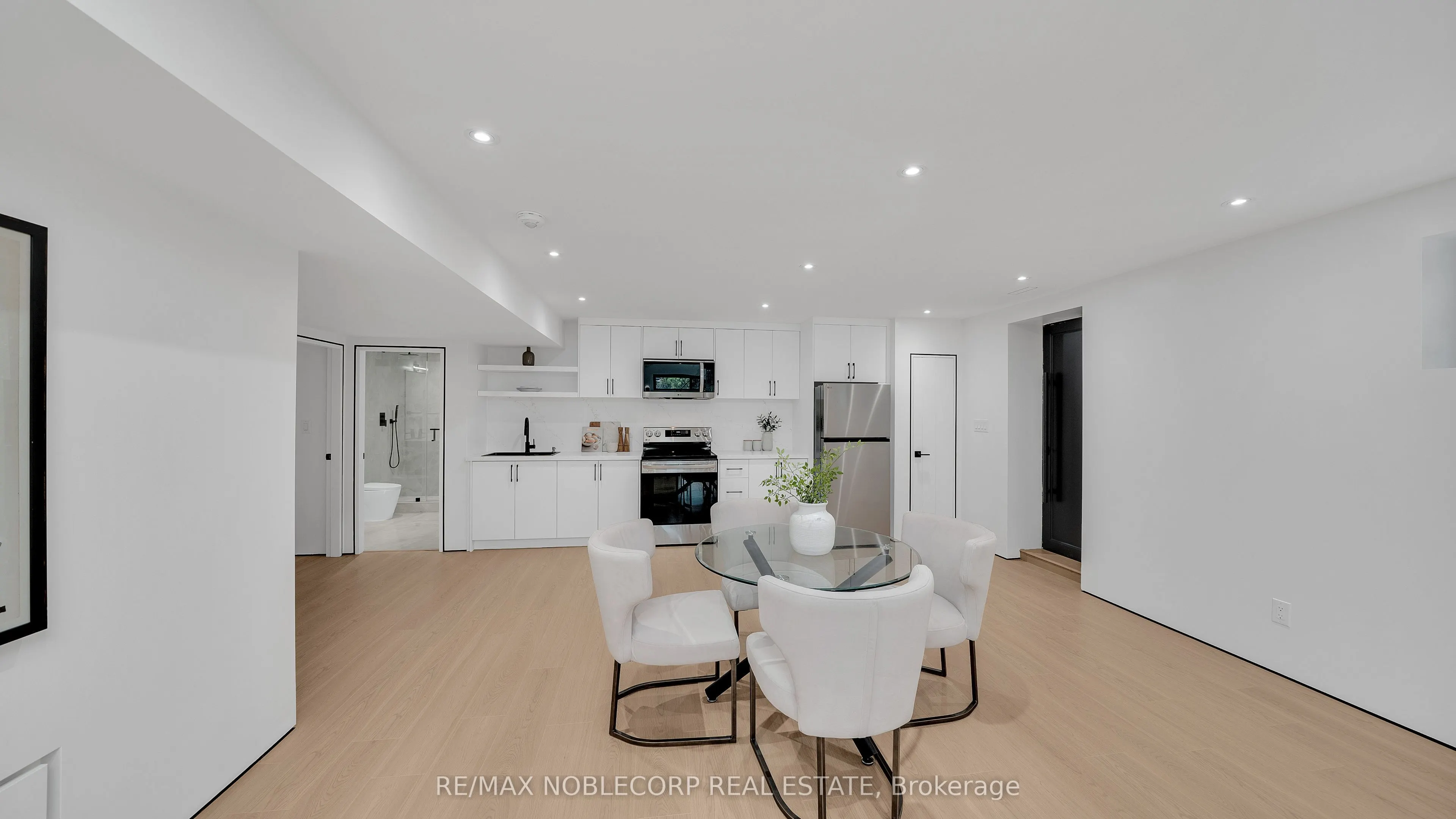 16 Deevale Road