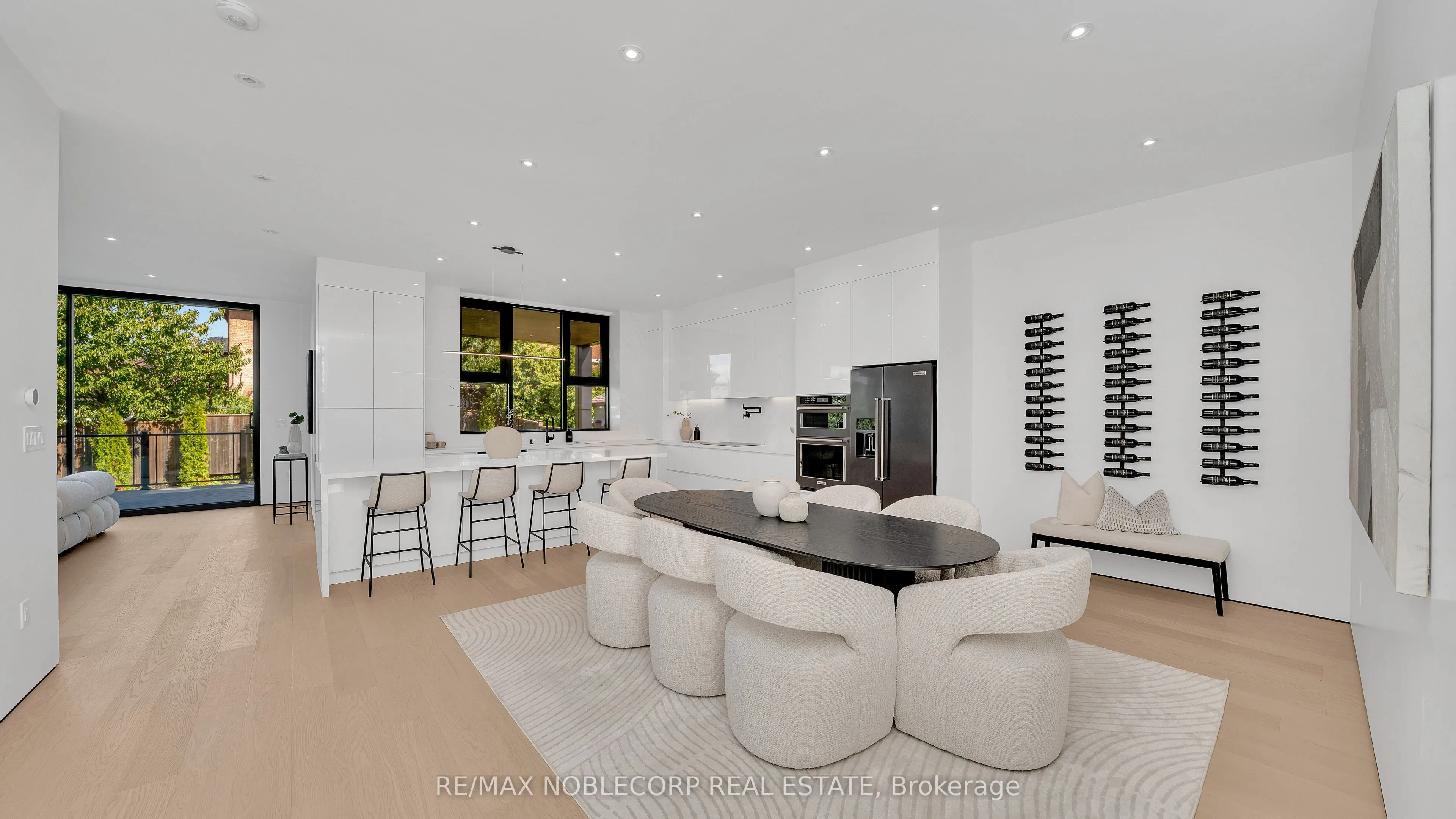 16 Deevale Road