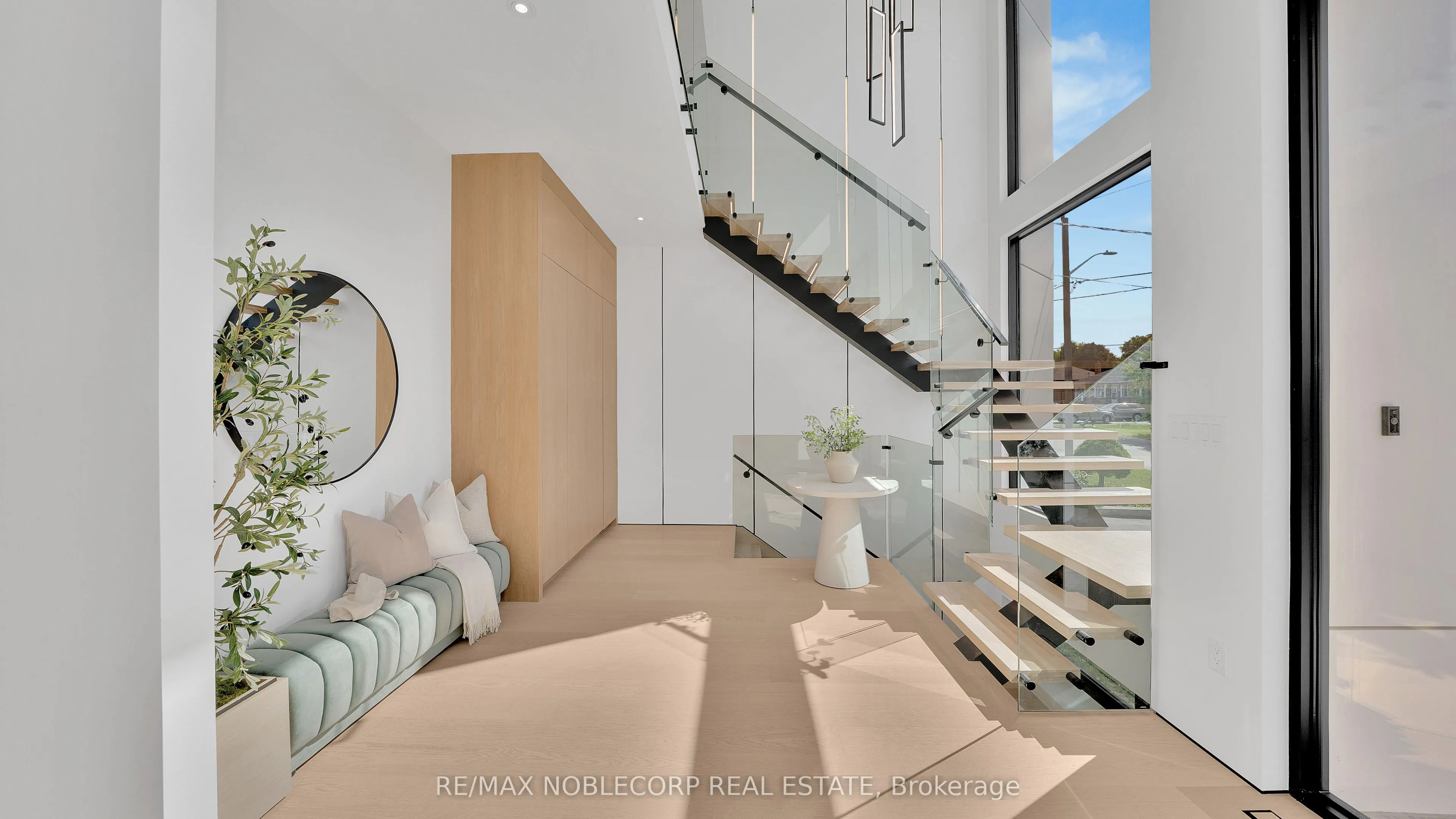 16 Deevale Road