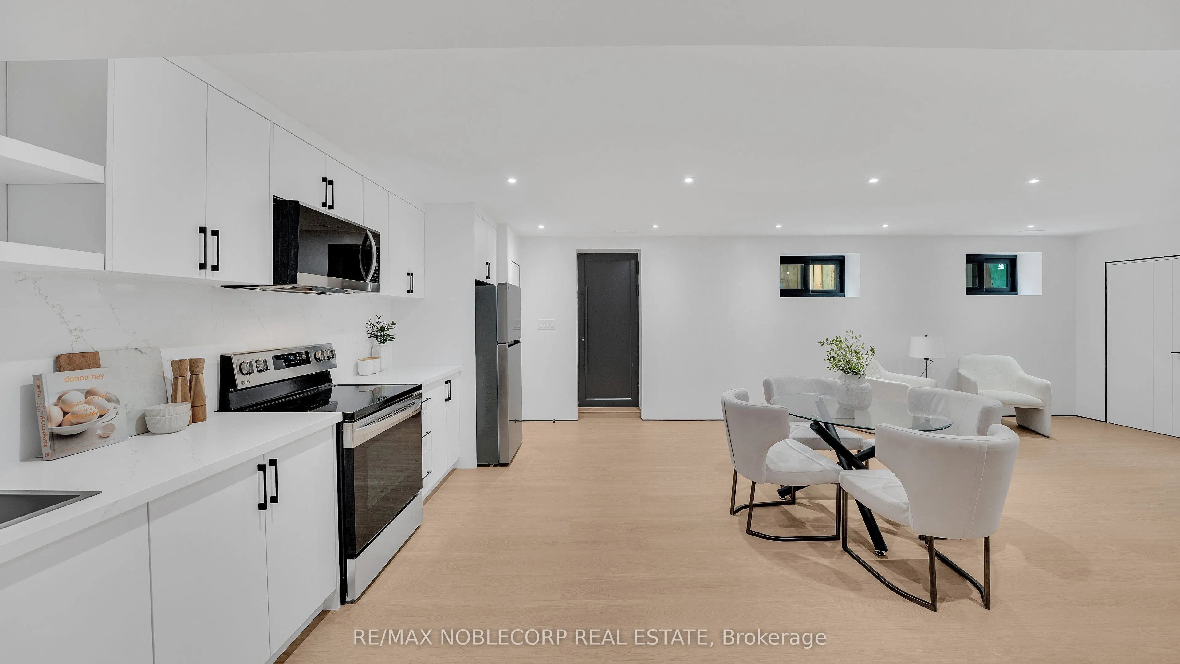 16 Deevale Road