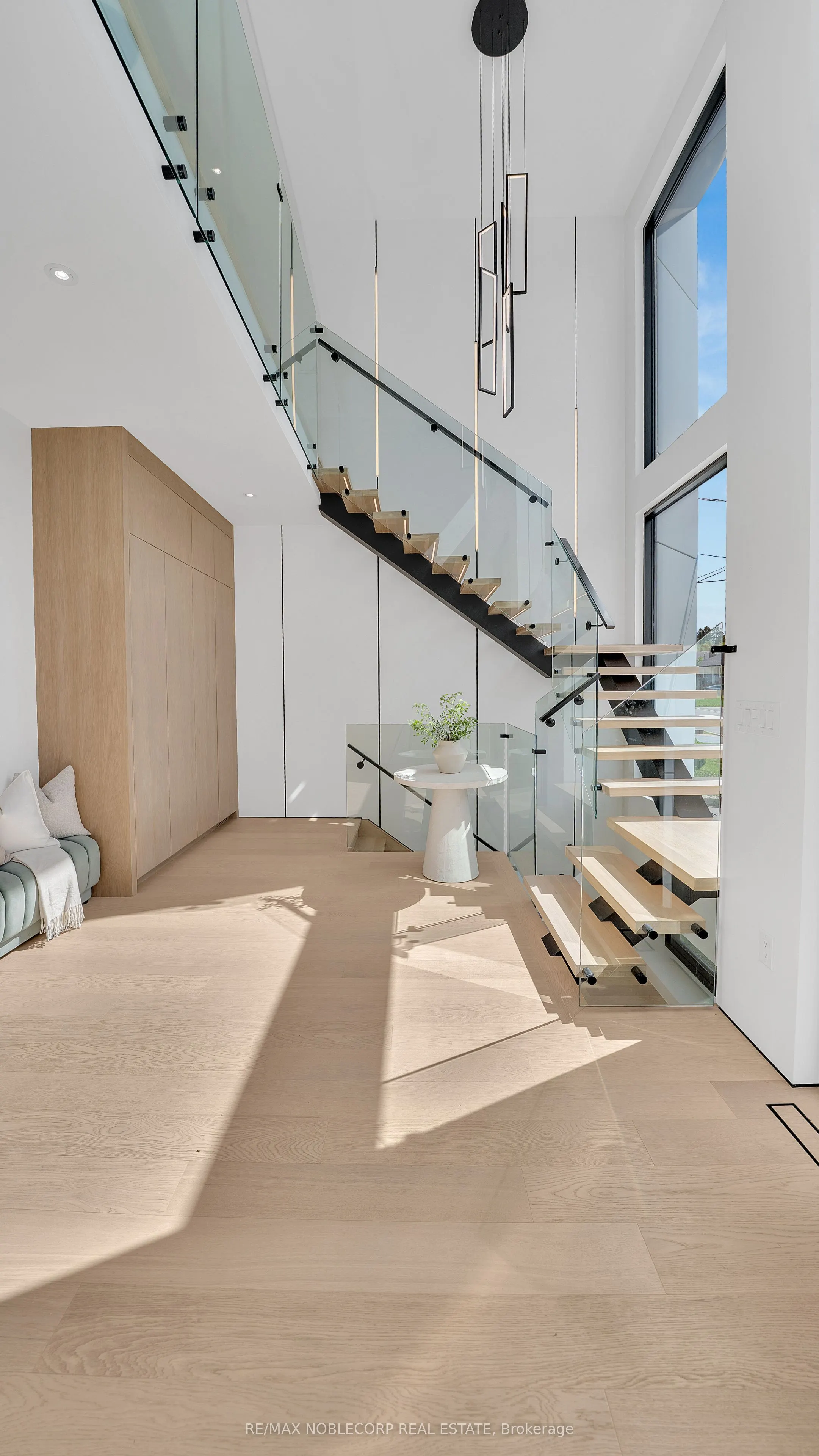 16 Deevale Road