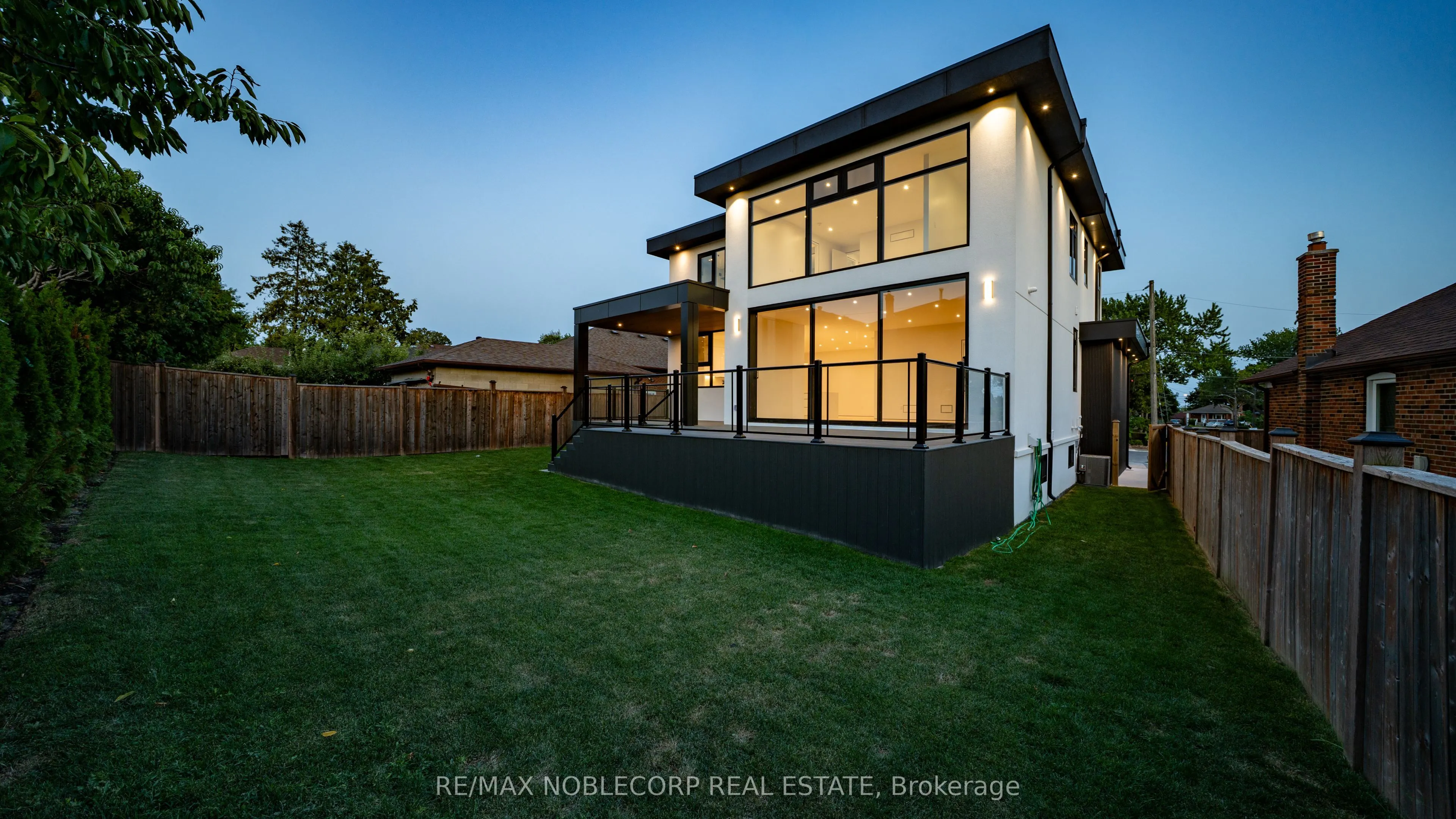 16 Deevale Road