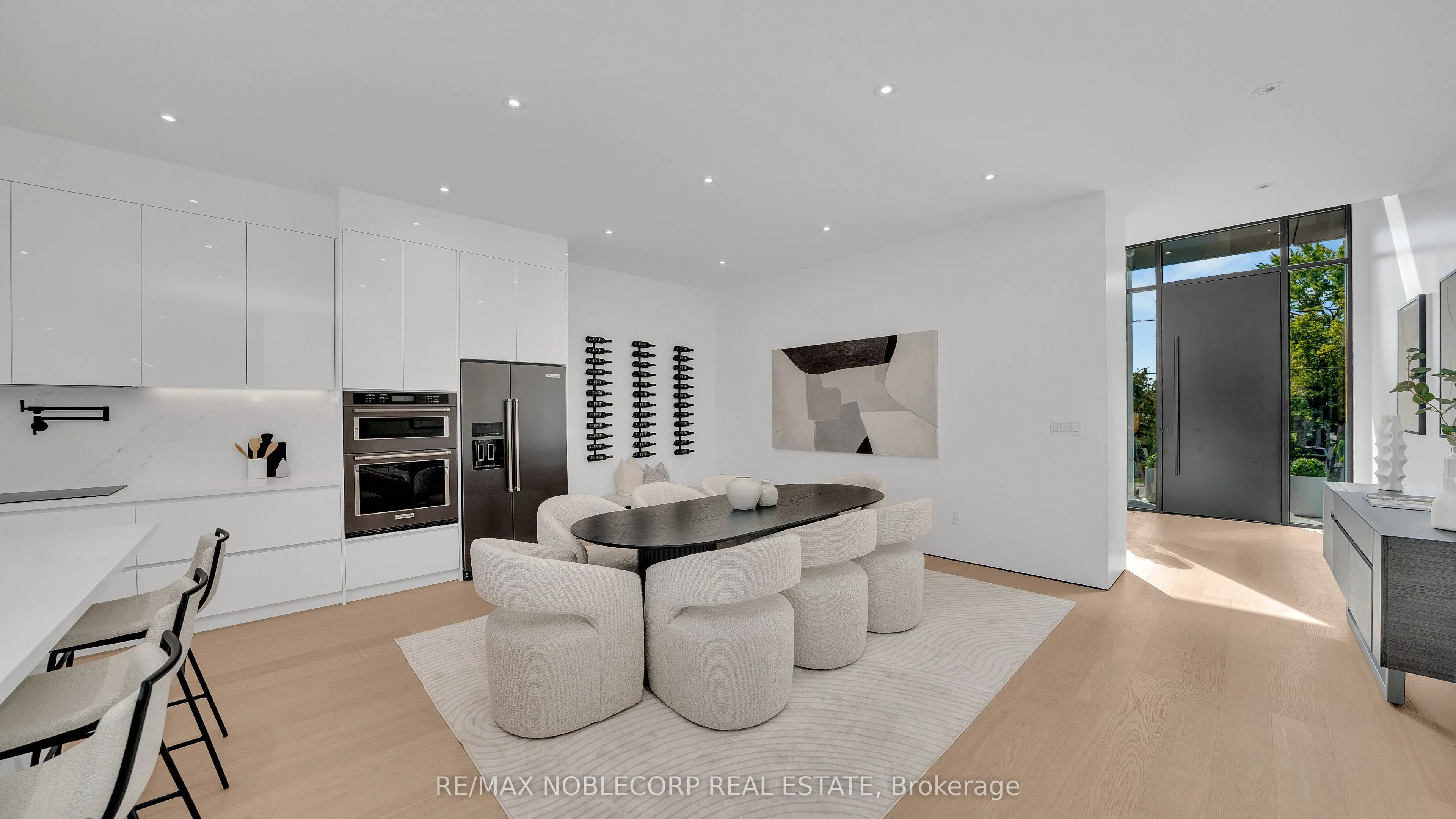 16 Deevale Road