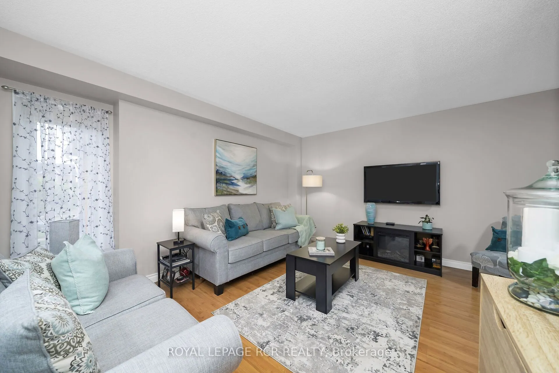120 Howard Crescent