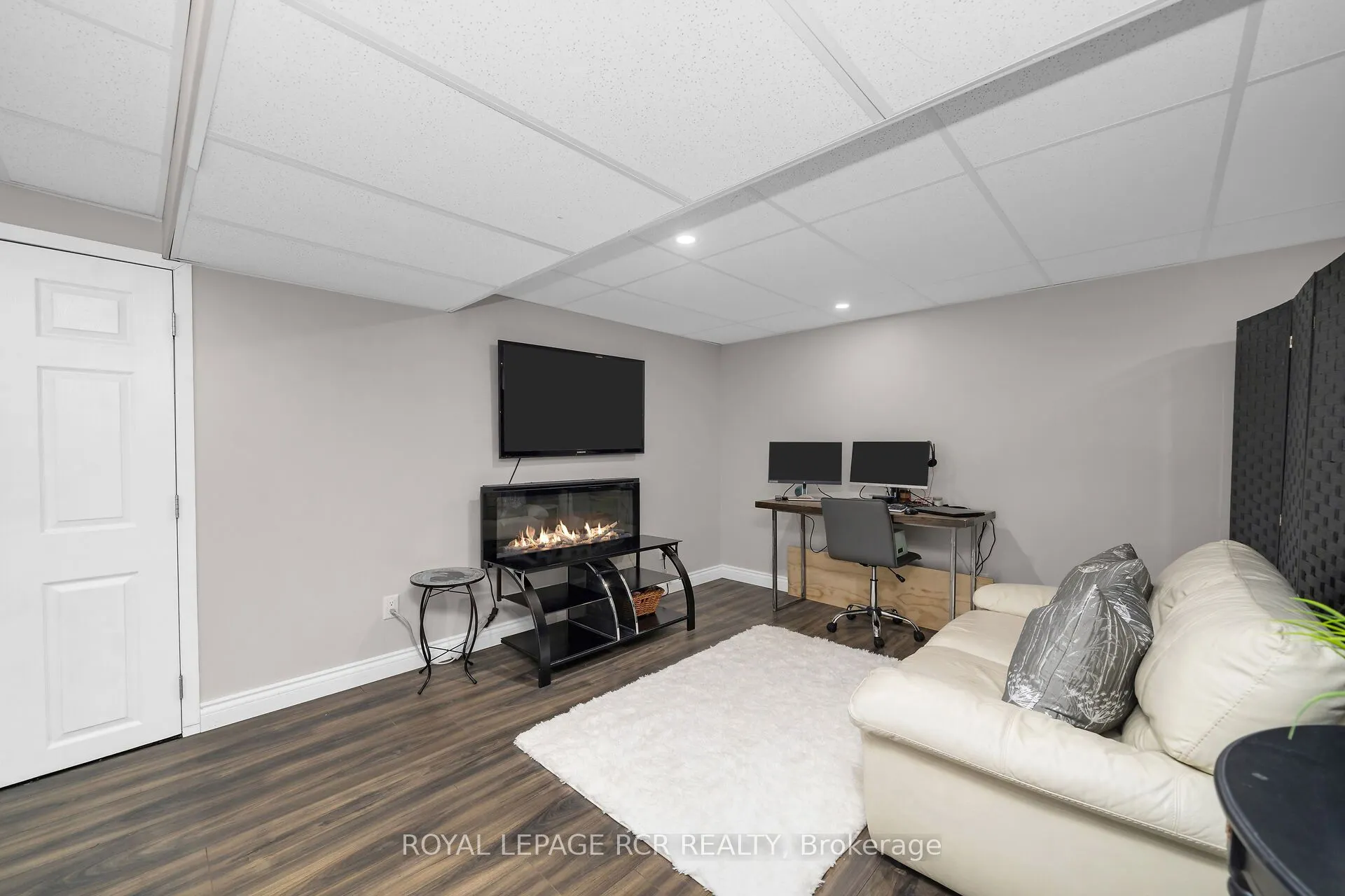 120 Howard Crescent
