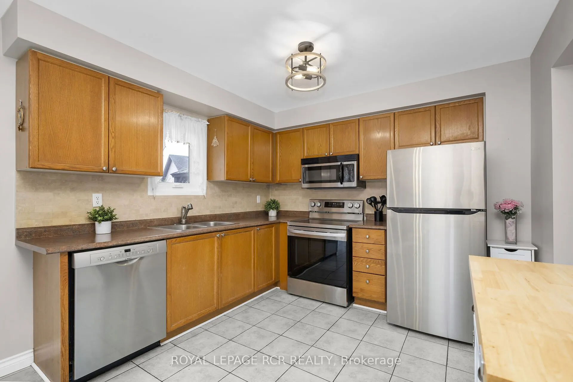 120 Howard Crescent