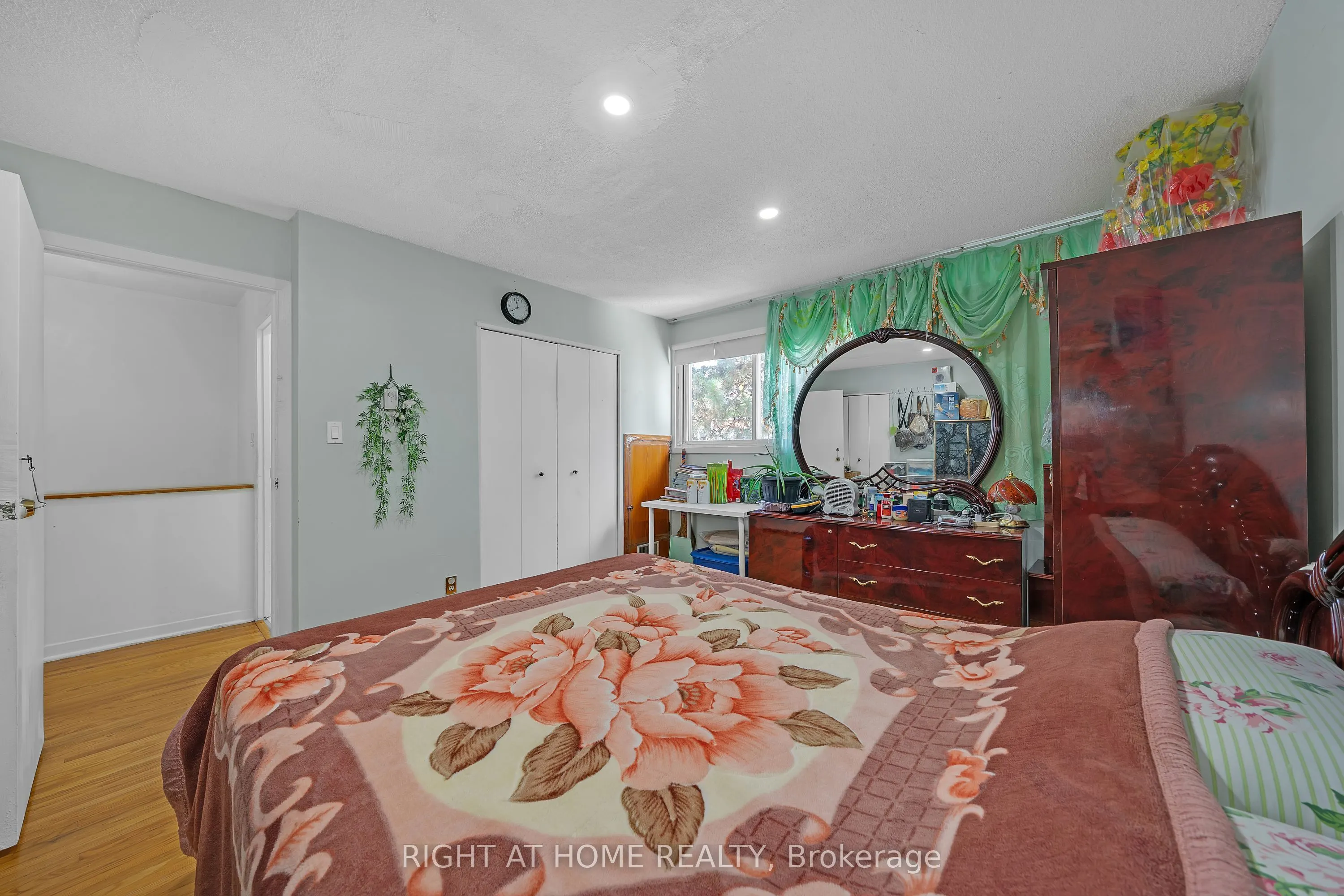 2901 Jane Street, #101