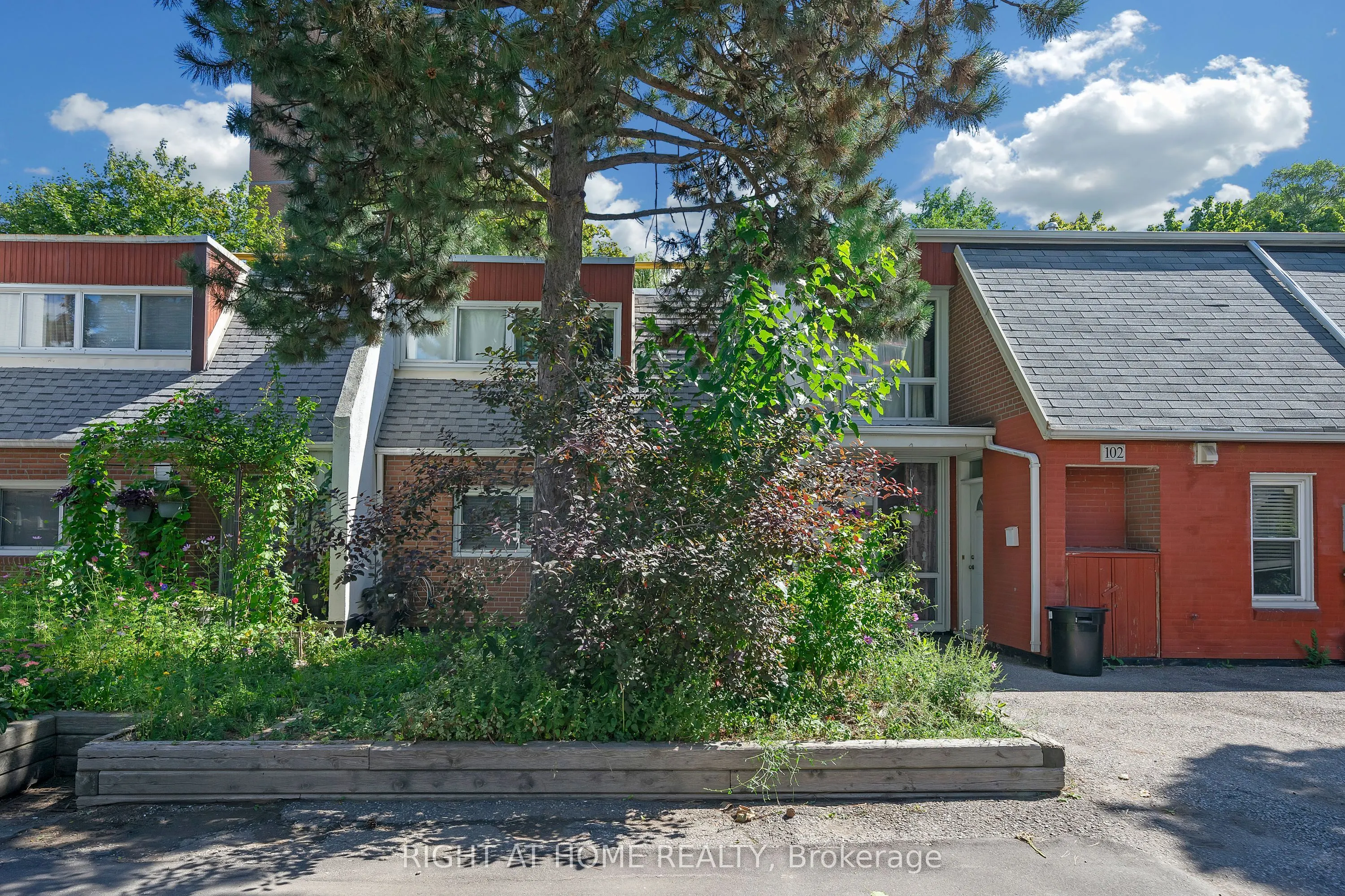 2901 Jane Street, #101