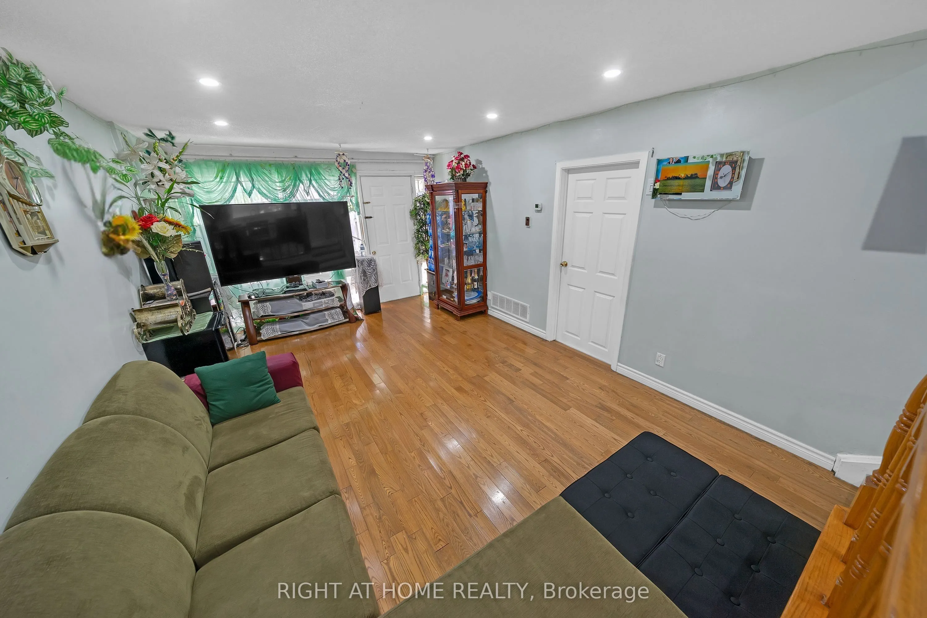 2901 Jane Street, #101
