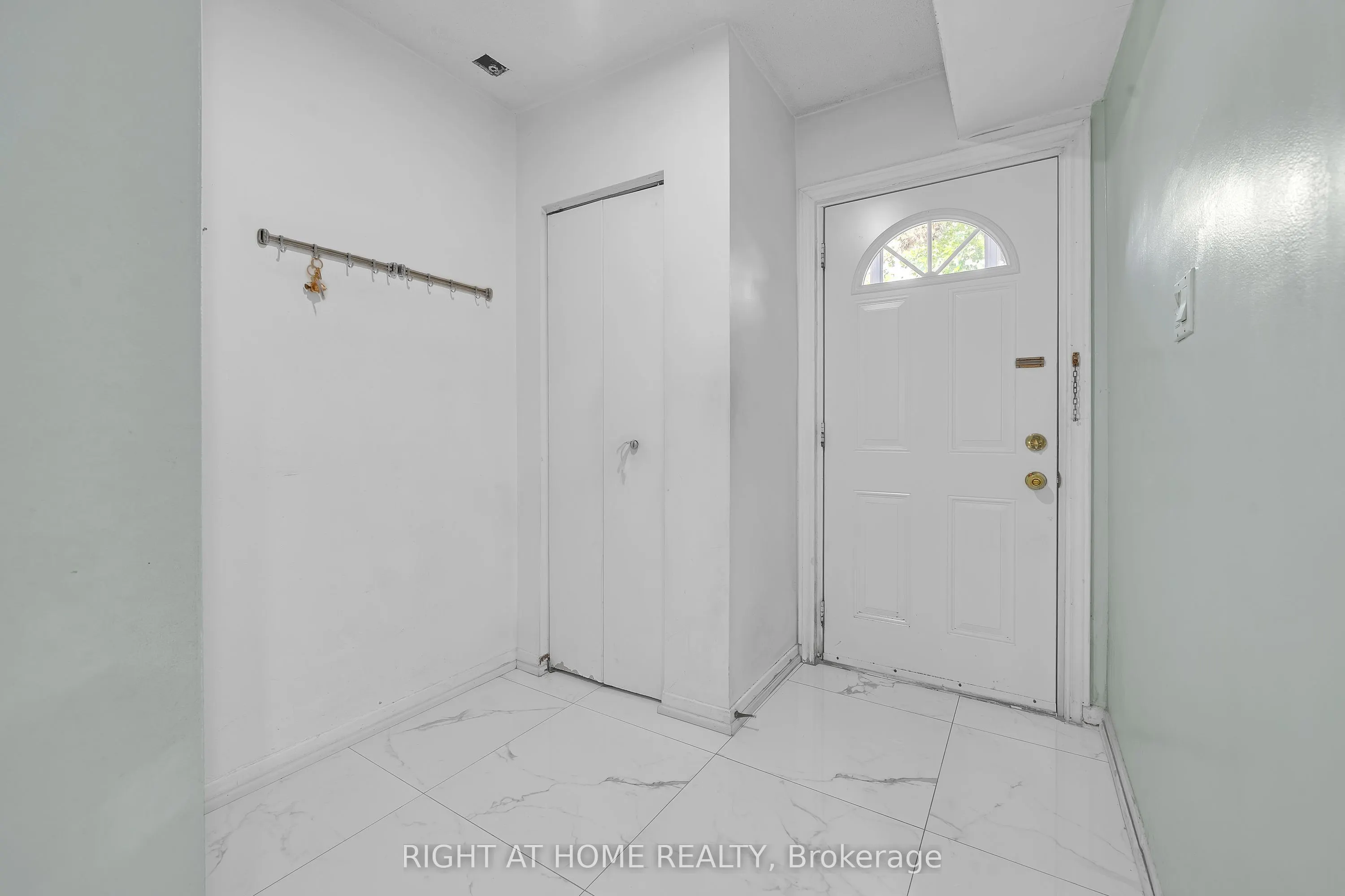 2901 Jane Street, #101