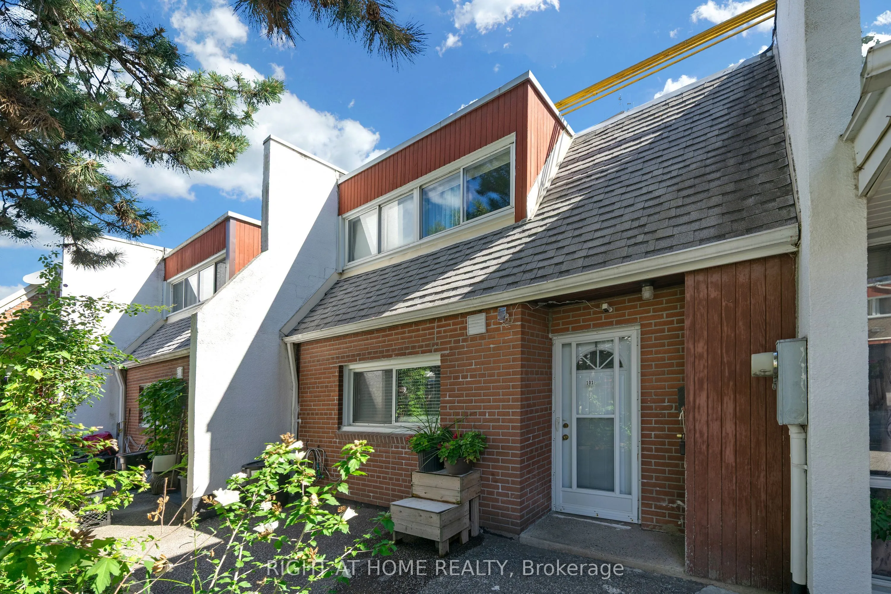 2901 Jane Street, #101