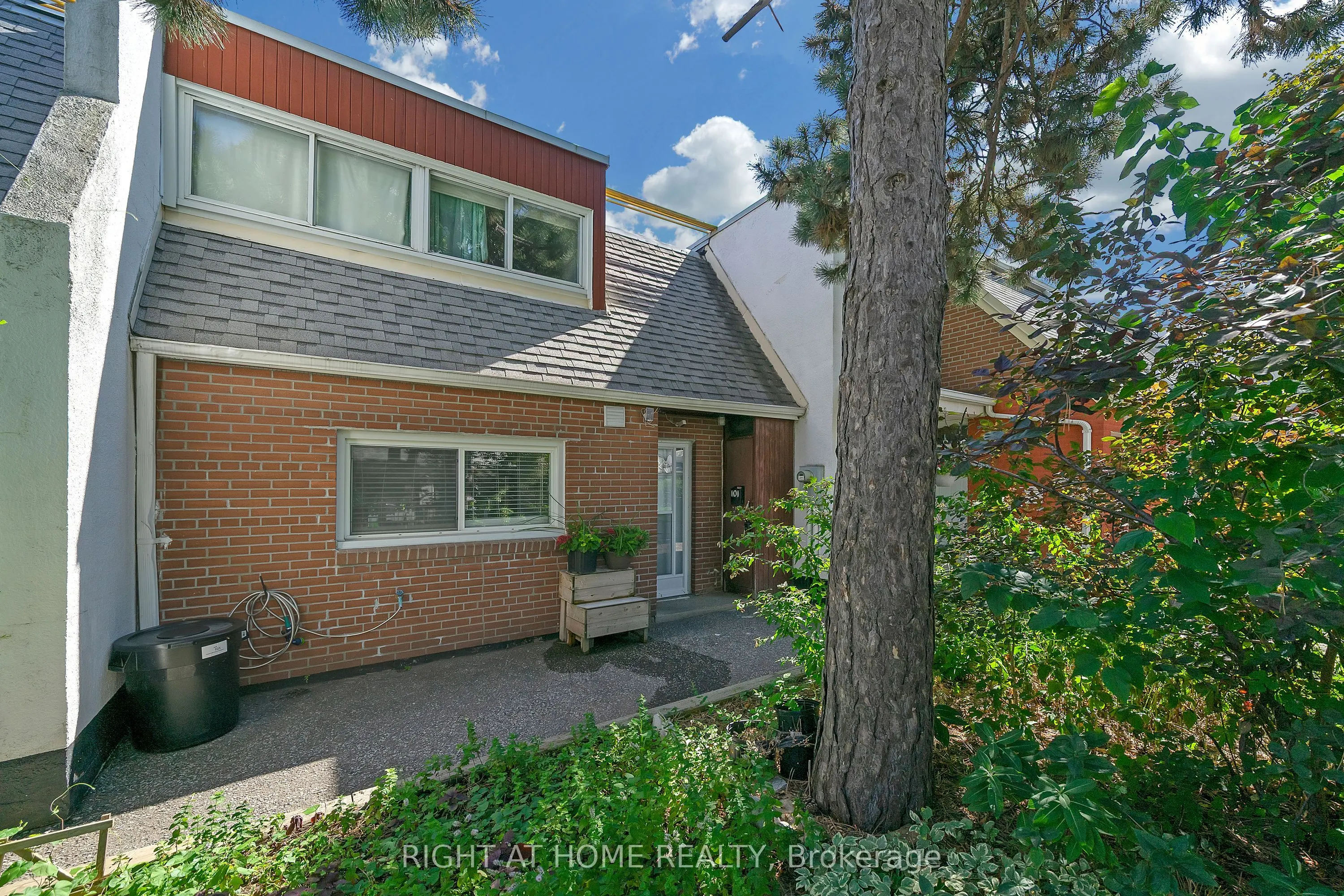 2901 Jane Street, #101