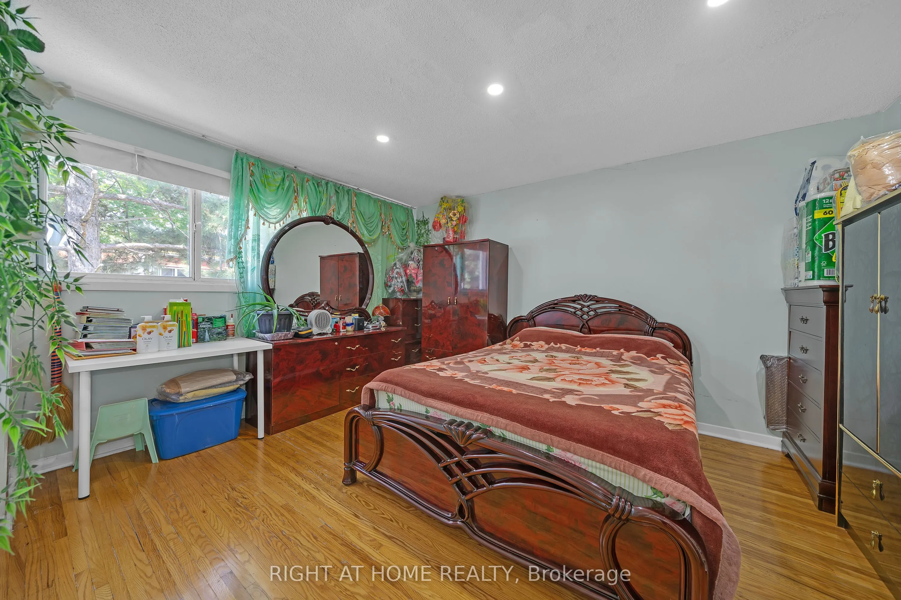 2901 Jane Street, #101