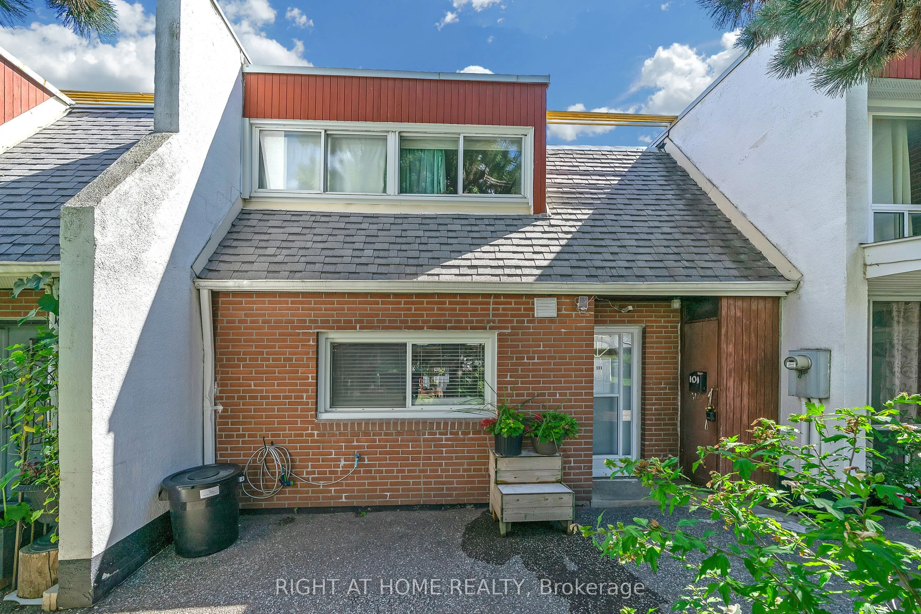 2901 Jane Street, #101