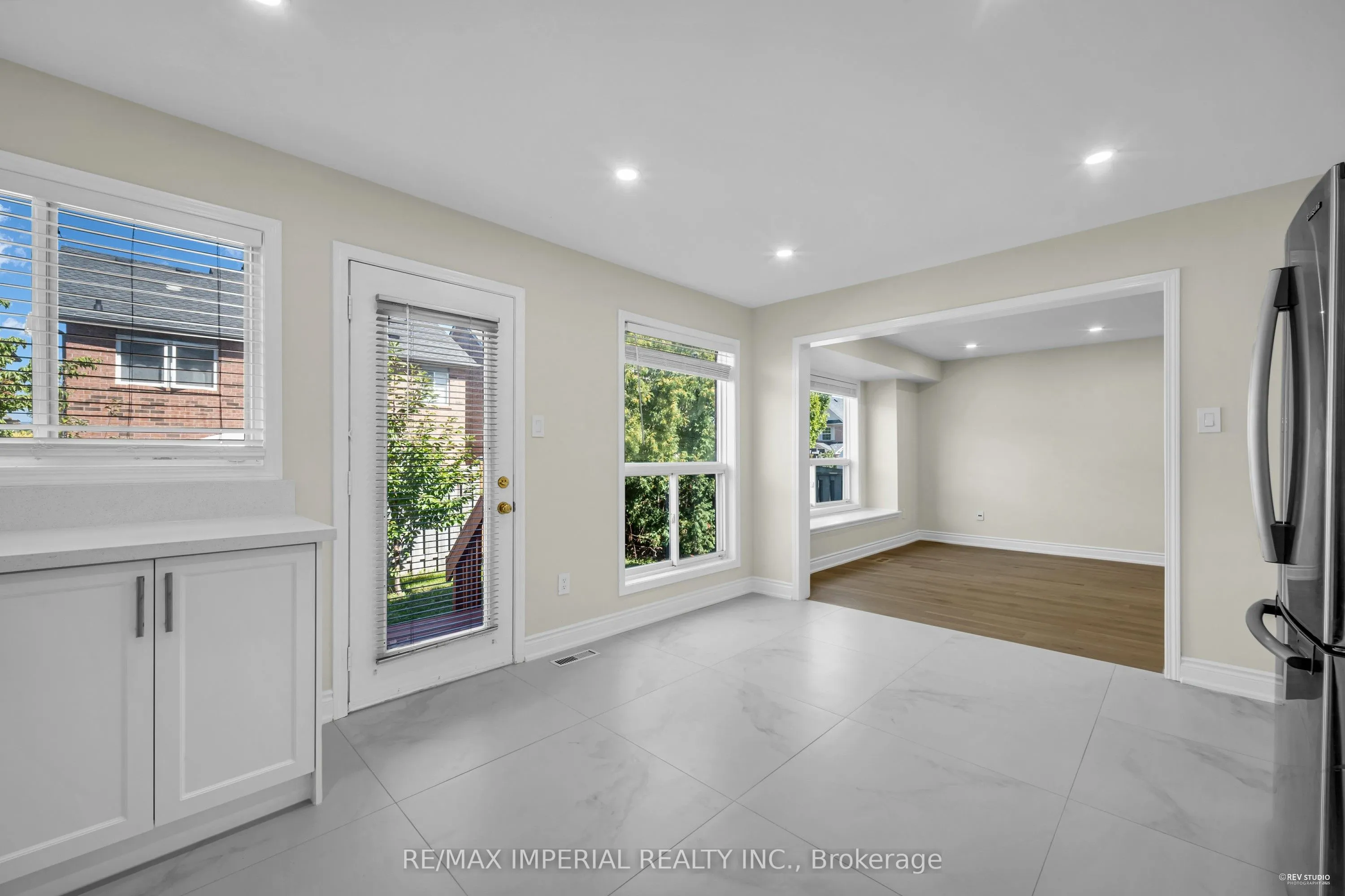2436 Cornerbrooke Crescent
