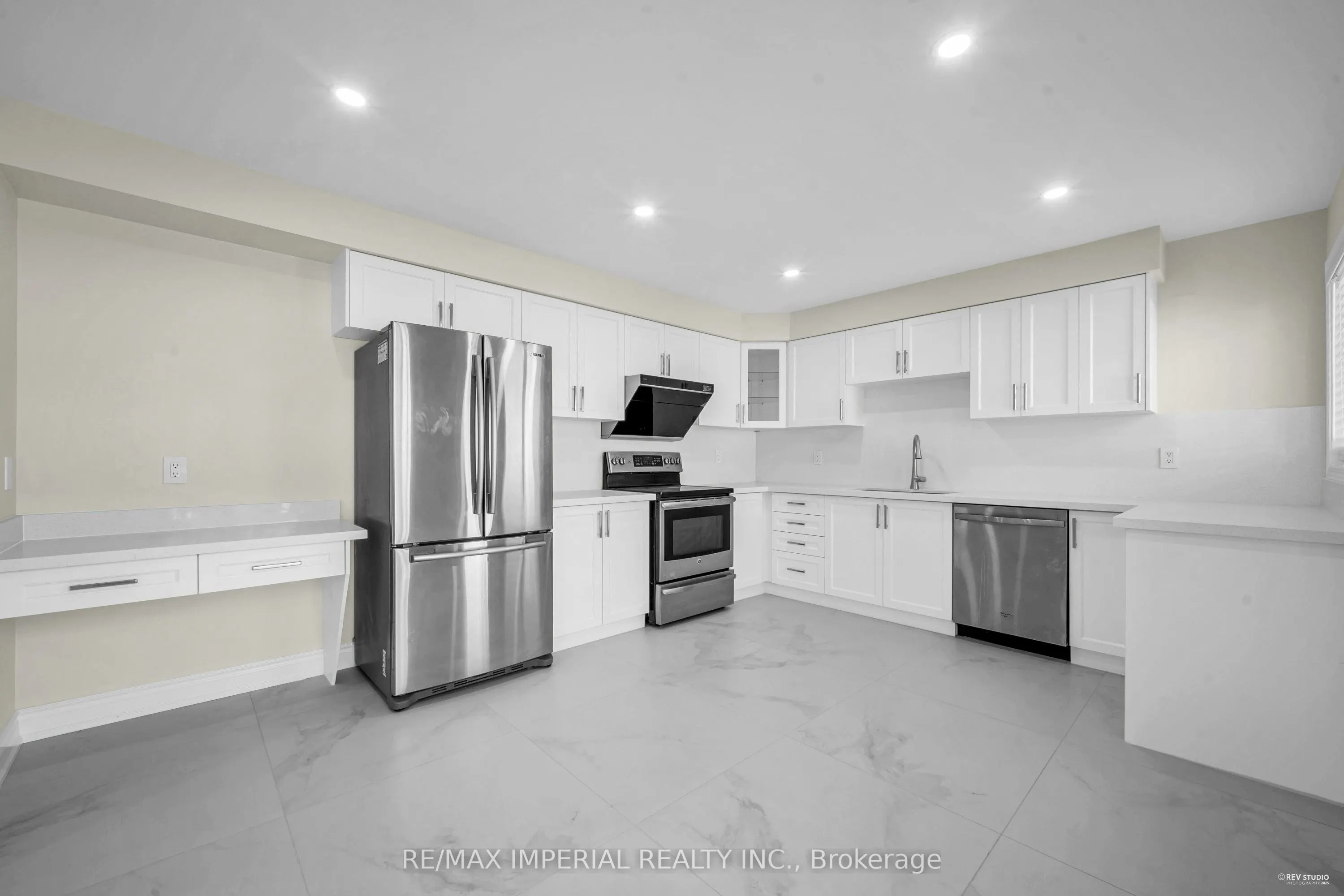 2436 Cornerbrooke Crescent